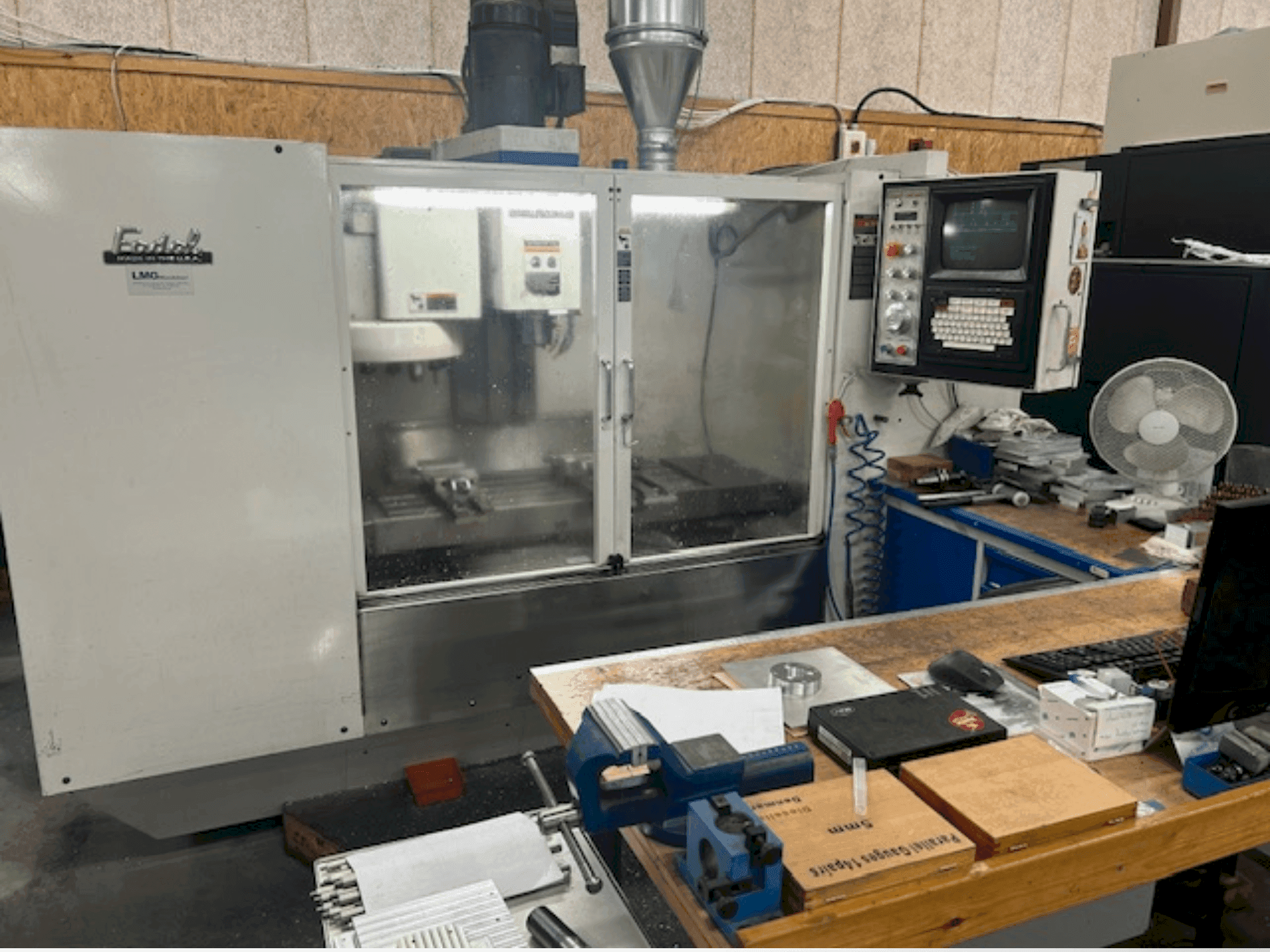 Mašīnas FADAL 906-1 pretskats