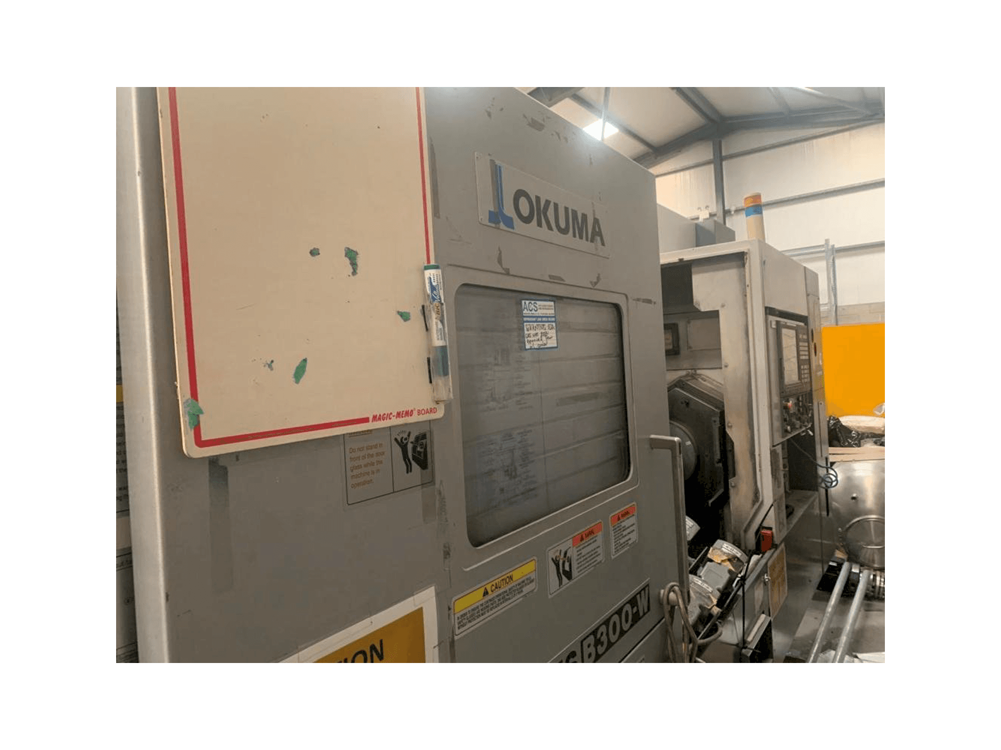 Mašīnas Okuma Multus B-300W pretskats