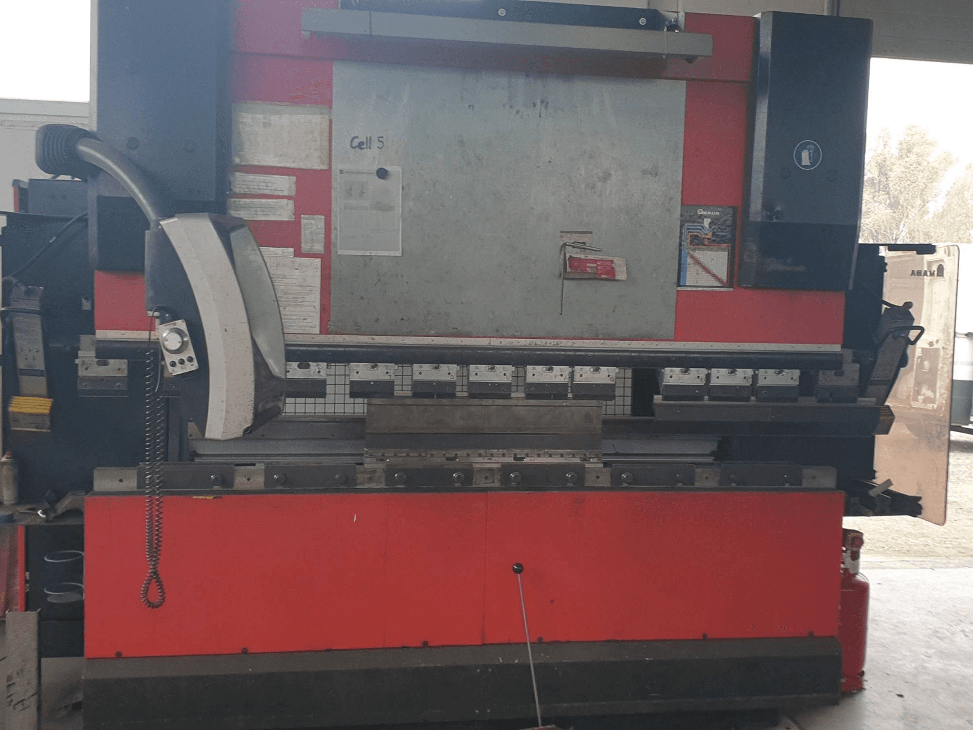 Mašīnas AMADA HFE 8025/7 pretskats
