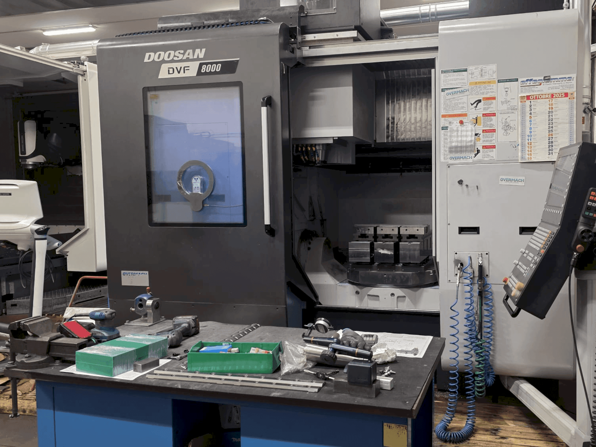 Mašīnas DOOSAN DVF 8000 pretskats