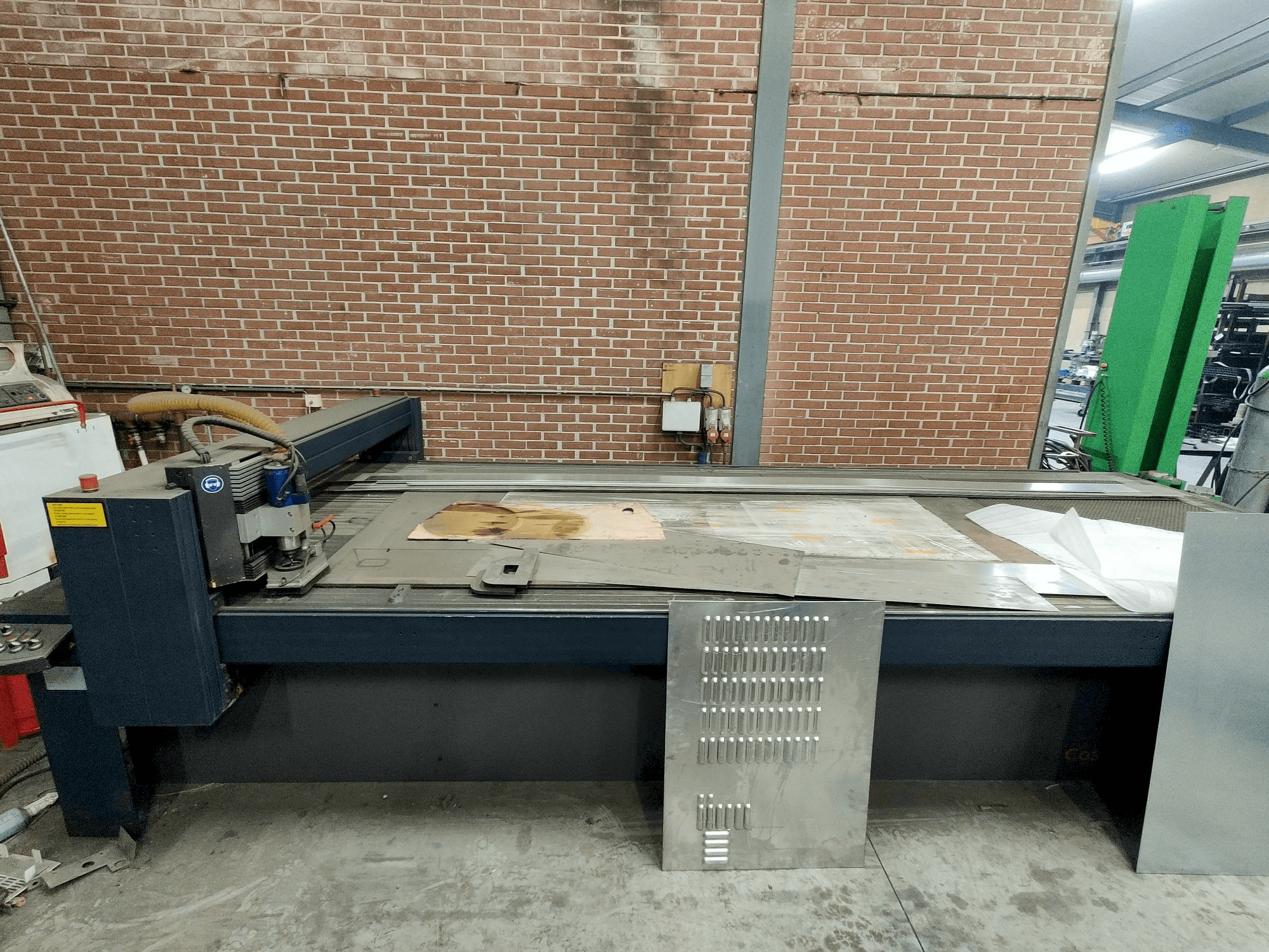 Mašīnas Feneko R500 pretskats