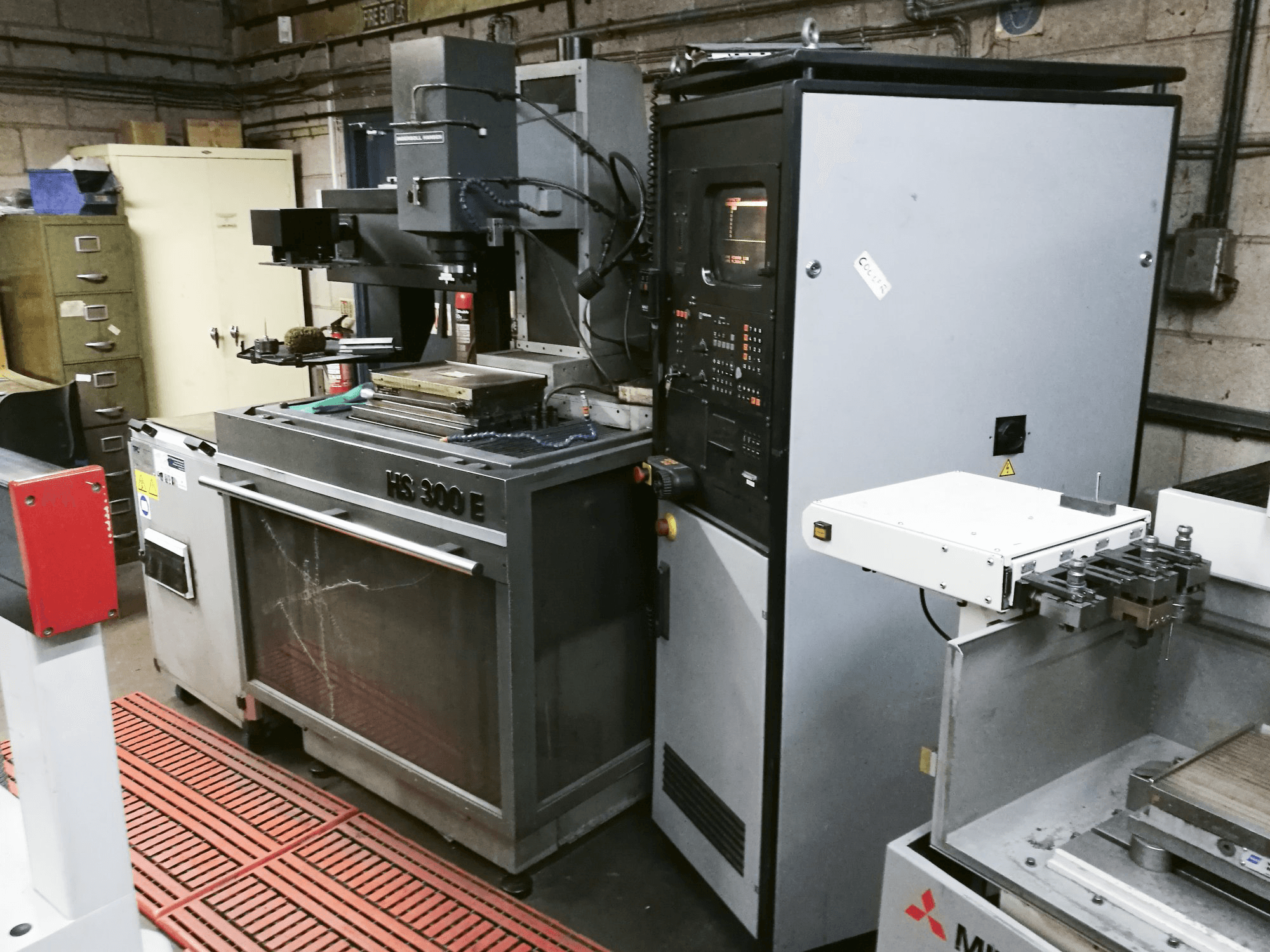 Mašīnas INGERSOLL HANSEN HS 300 E skats no kreisās puses
