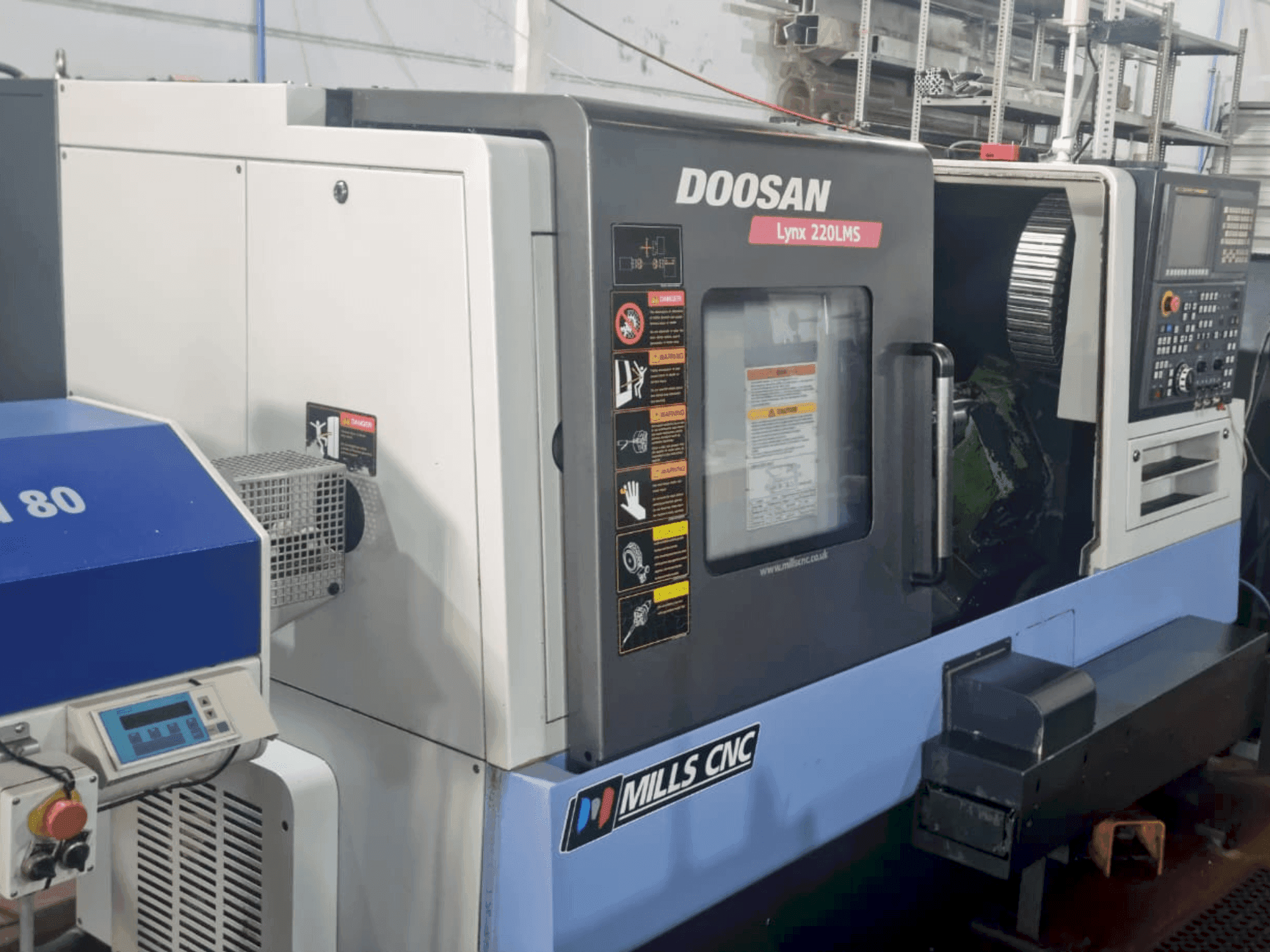 Mašīnas DOOSAN Lynx 220 LMSA pretskats