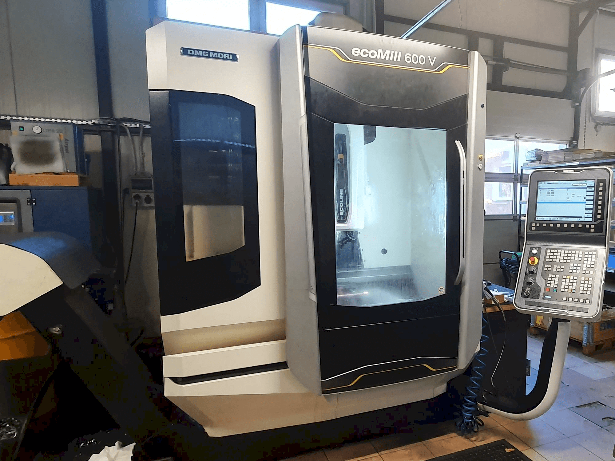Mašīnas DMG MORI Ecomill 600 V pretskats