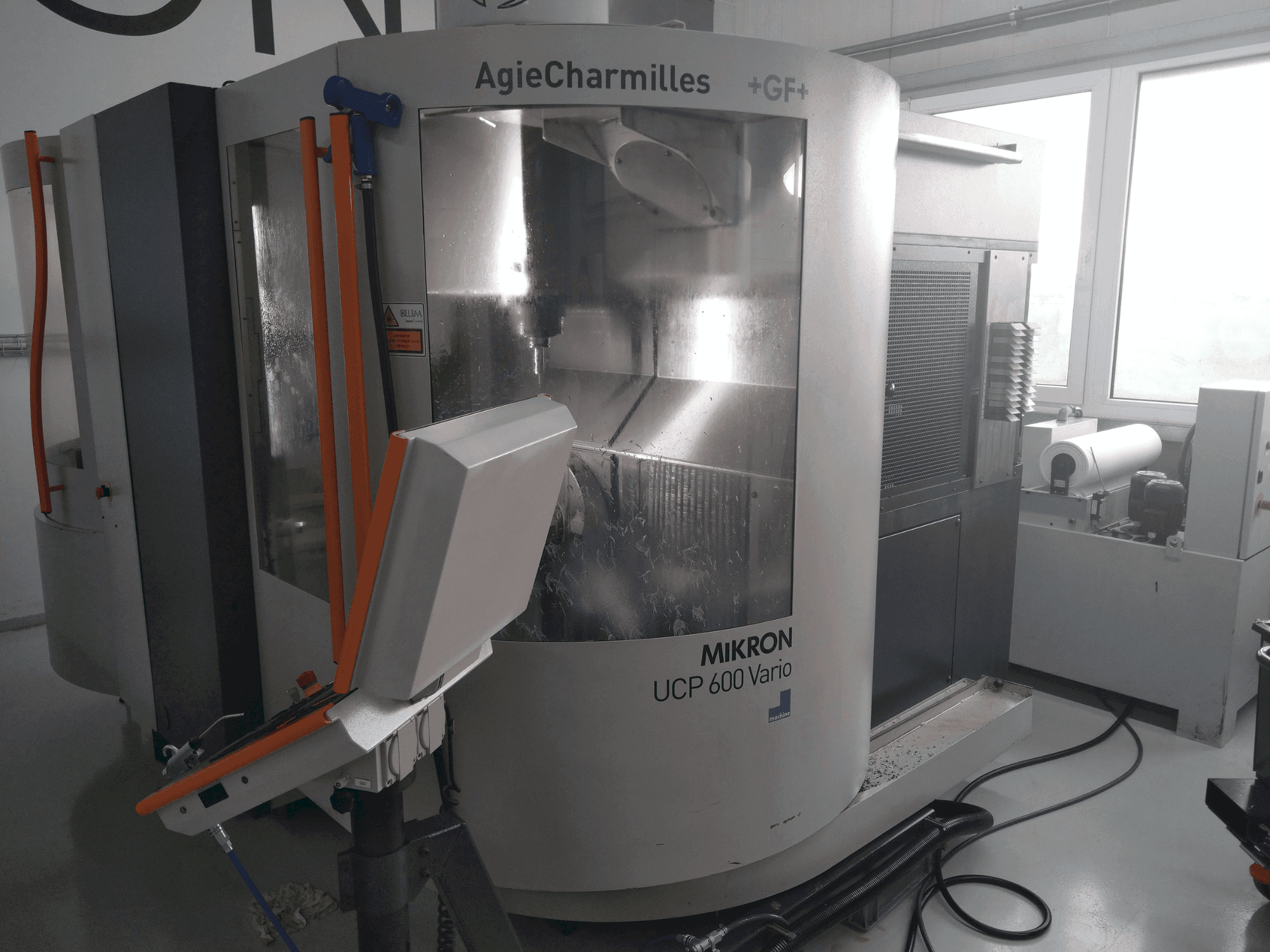 Mašīnas MIKRON UCP 600 Vario pretskats