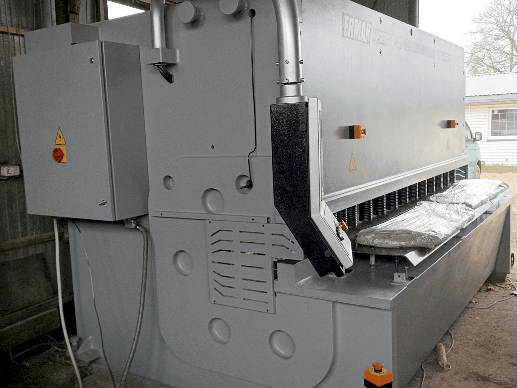 Mašīnas ERMAKSAN HVR 3100-16 pretskats