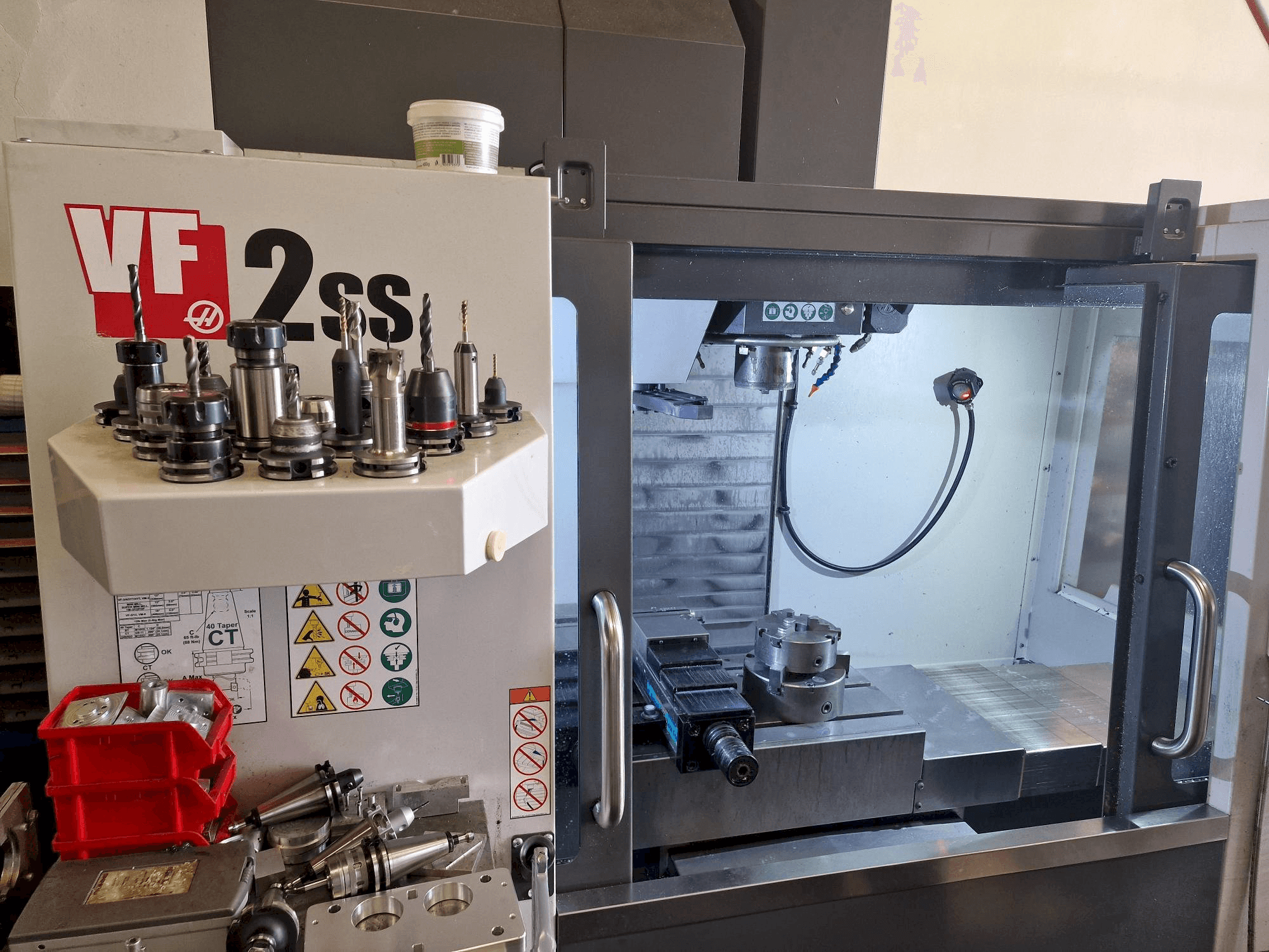 Mašīnas HAAS VF-2SS pretskats