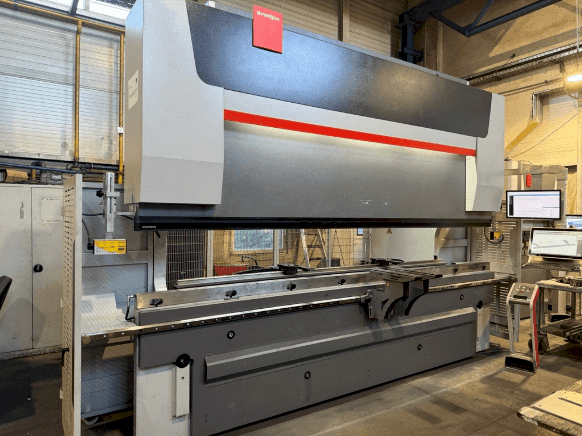 Mašīnas Bystronic ByBend Smart 300/4100 pretskats