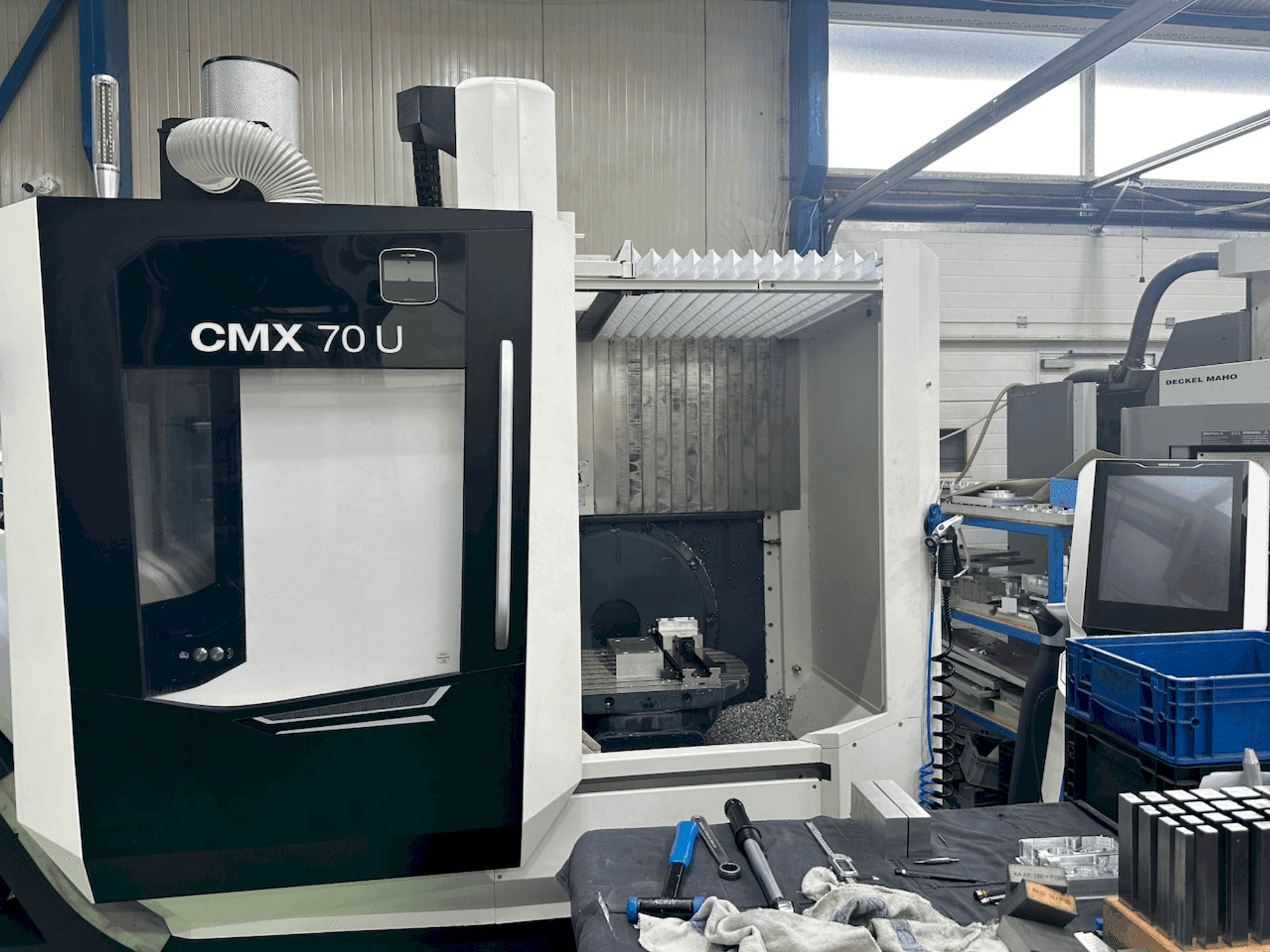 Mašīnas DMG MORI CMX 70 U pretskats
