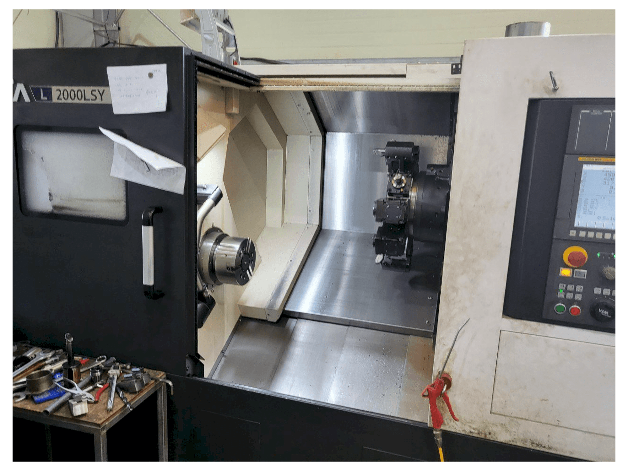 Mašīnas Hyundai Wia L2000LSY pretskats