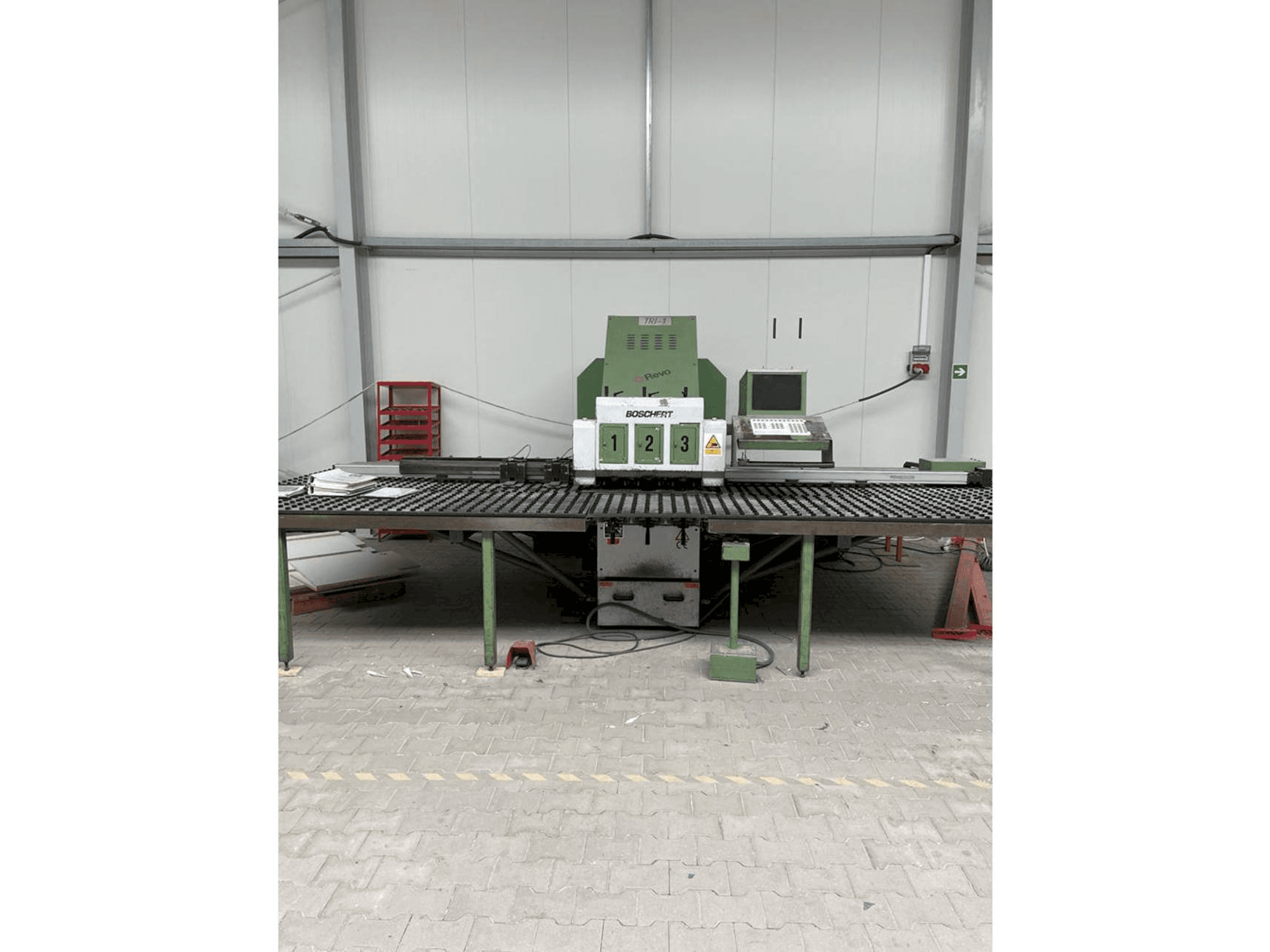 Mašīnas BOSCHERT TRI 1250 CNC Z pretskats