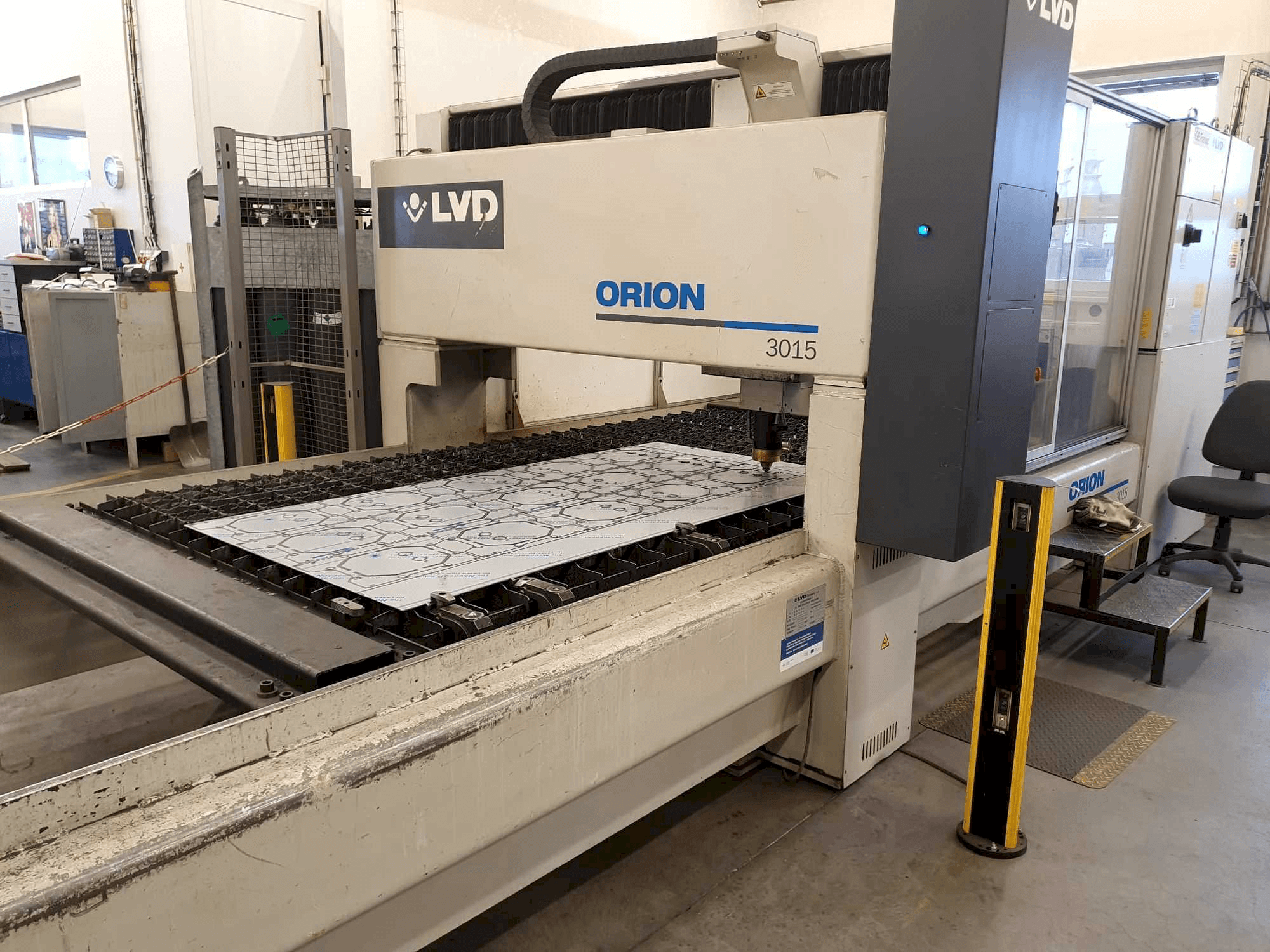 Mašīnas LVD Orion 3015 kreisās malas skats