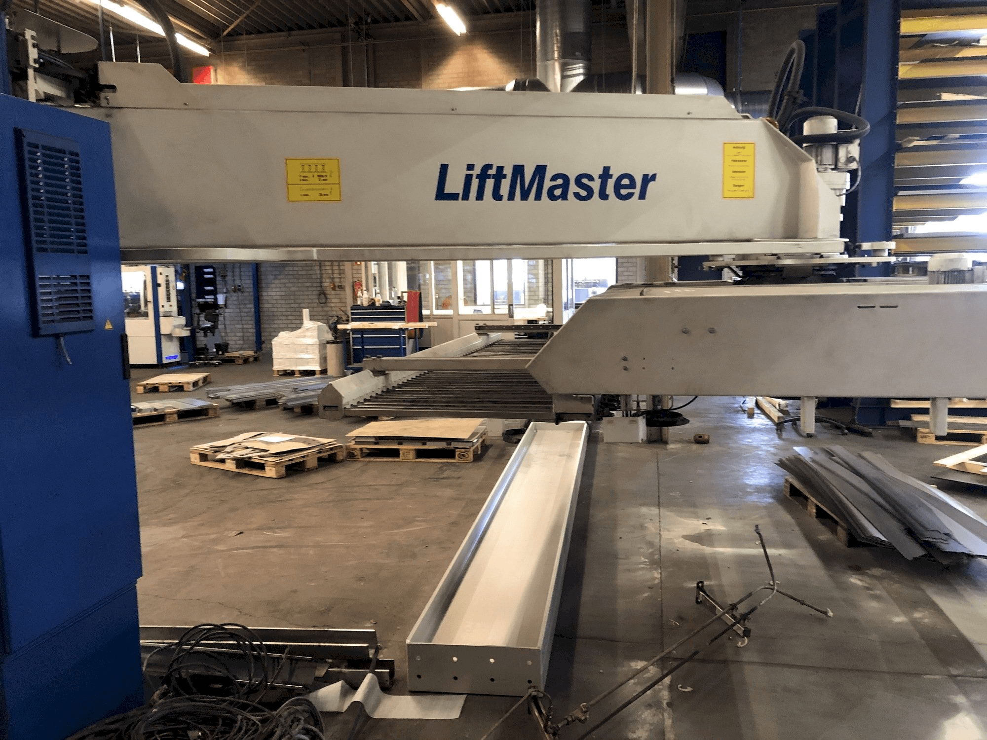 Mašīnas Trumpf Liftmaster pretskats