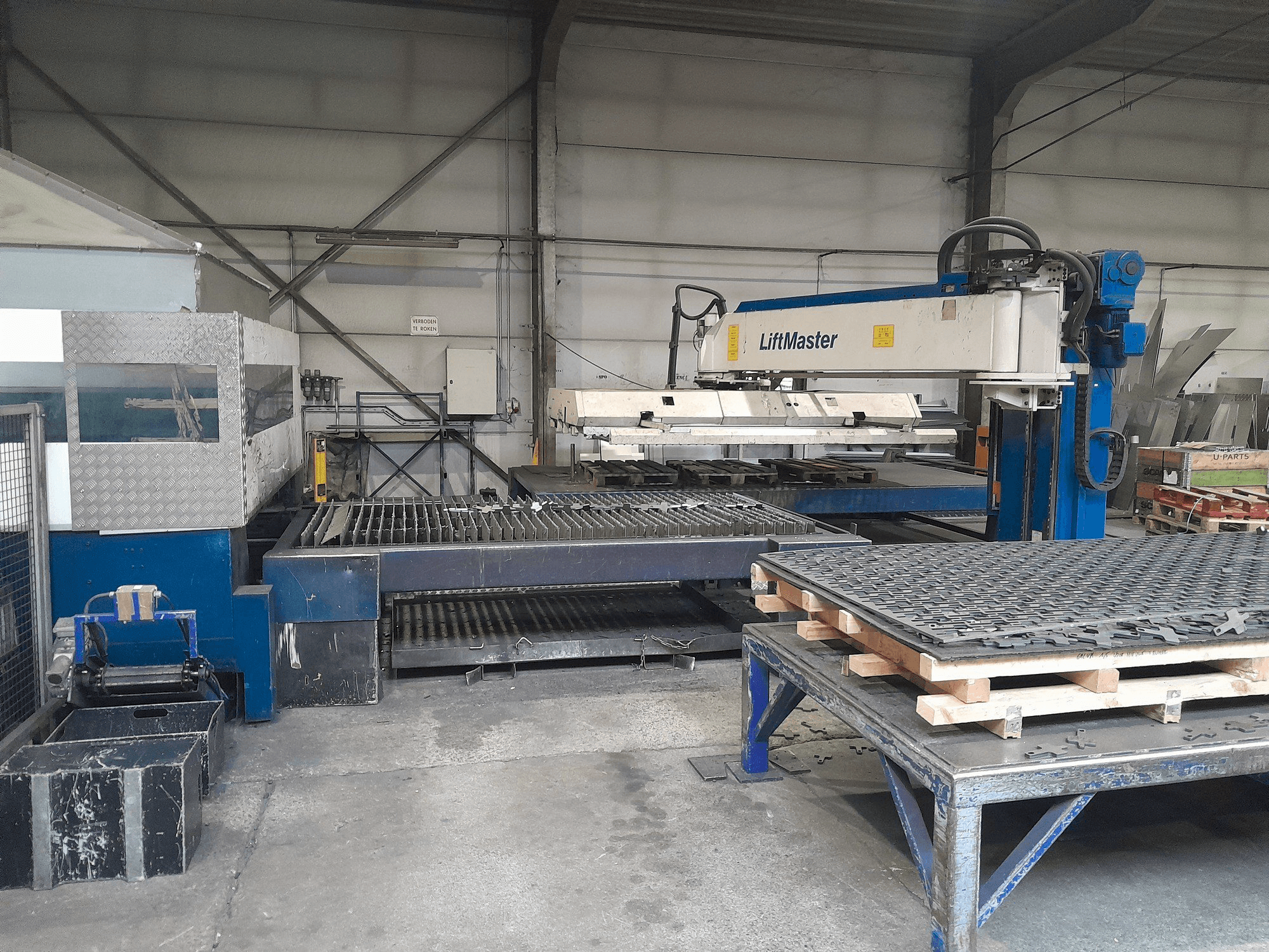 Mašīnas Trumpf TruLaser 3030+ Liftmaster pretskats