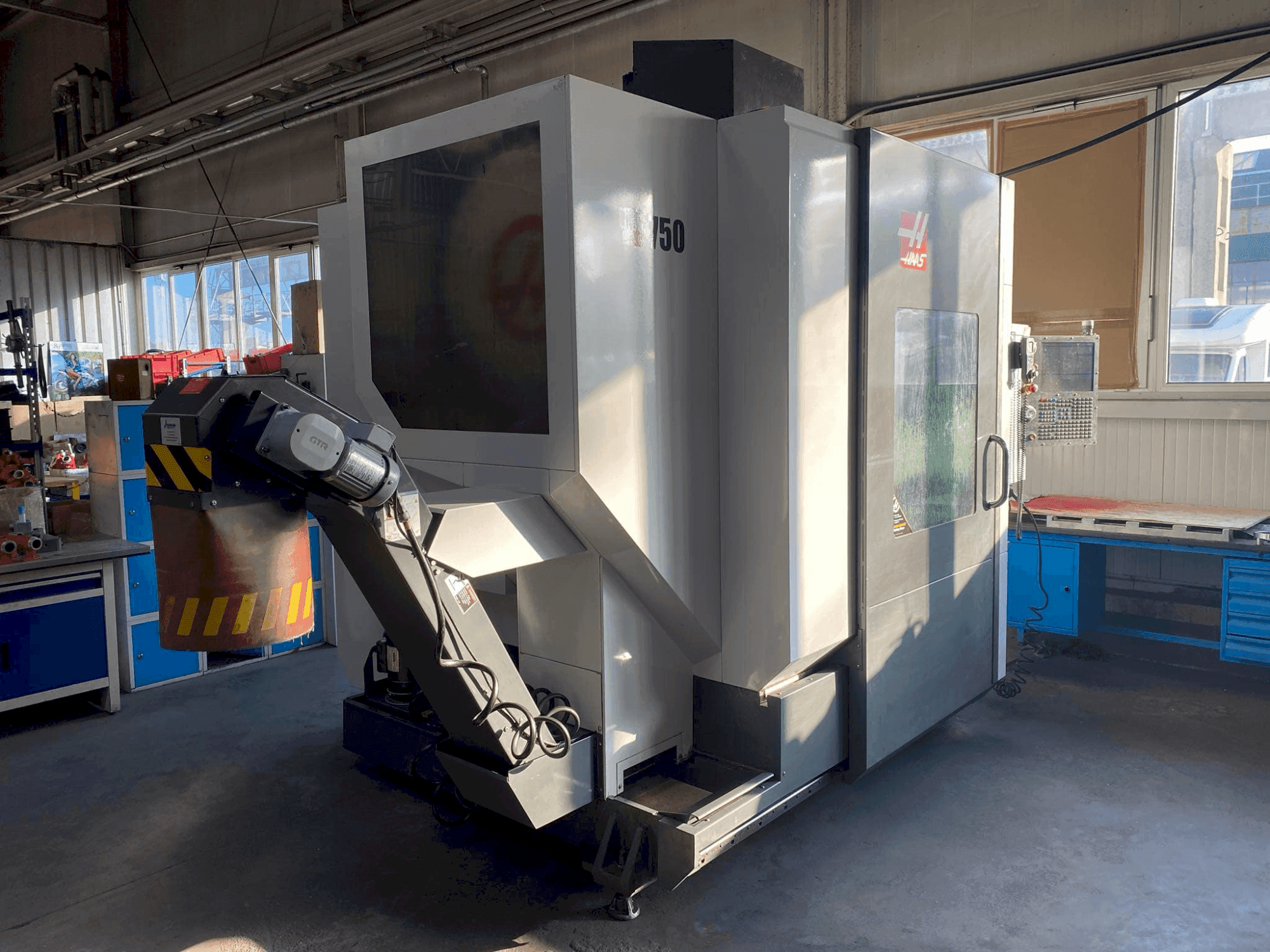 Mašīnas HAAS UMC-750 pretskats