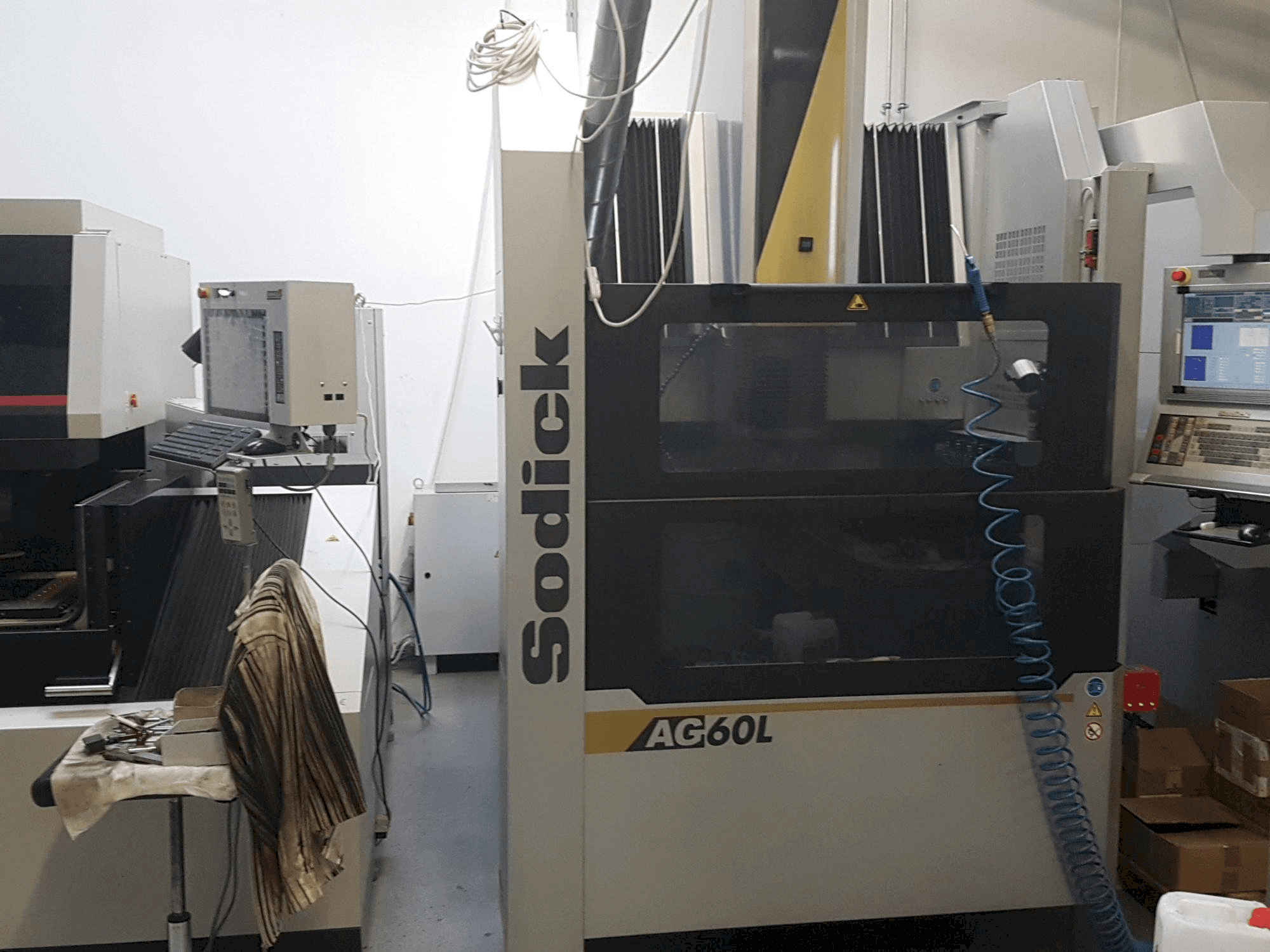 Mašīnas Sodick AG60L pretskats