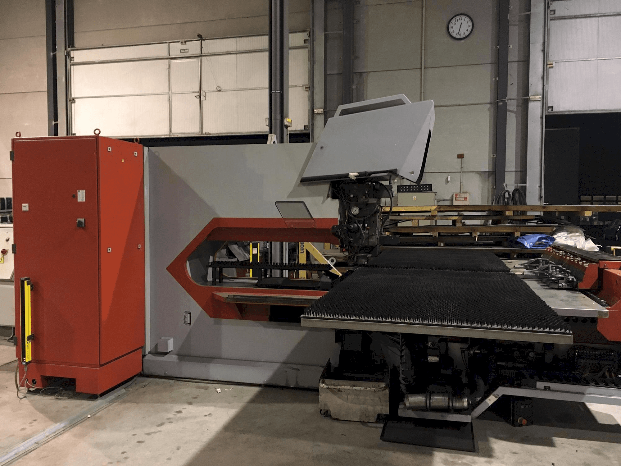 Mašīnas Trumpf Trumatic 2000 R pretskats