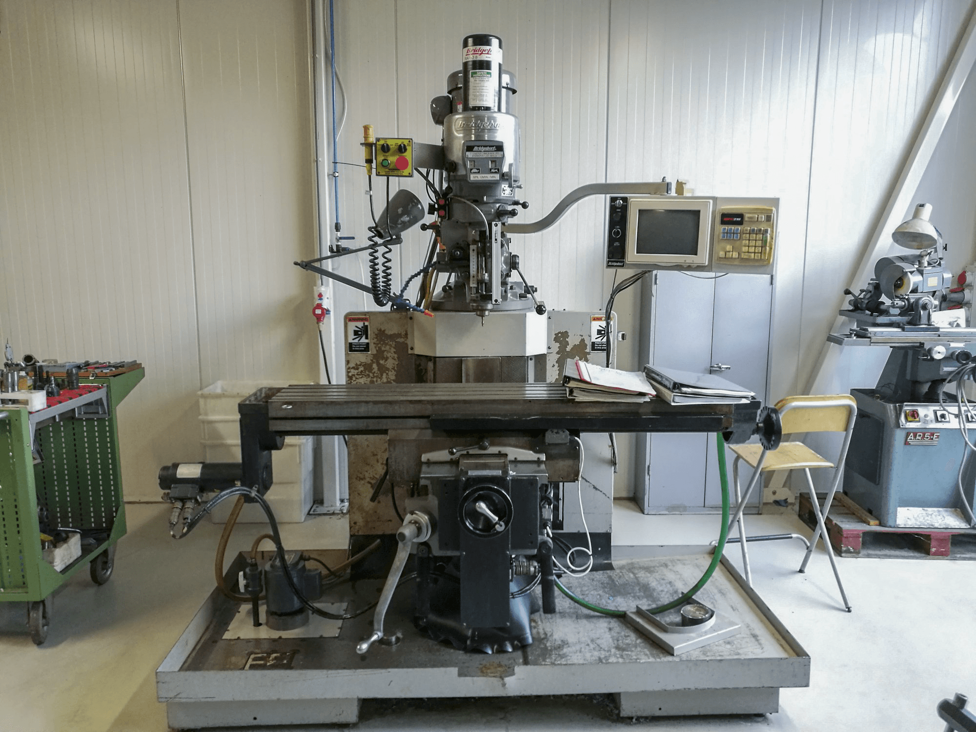 Mašīnas Bridgeport EZ TRAK DX II pretskats