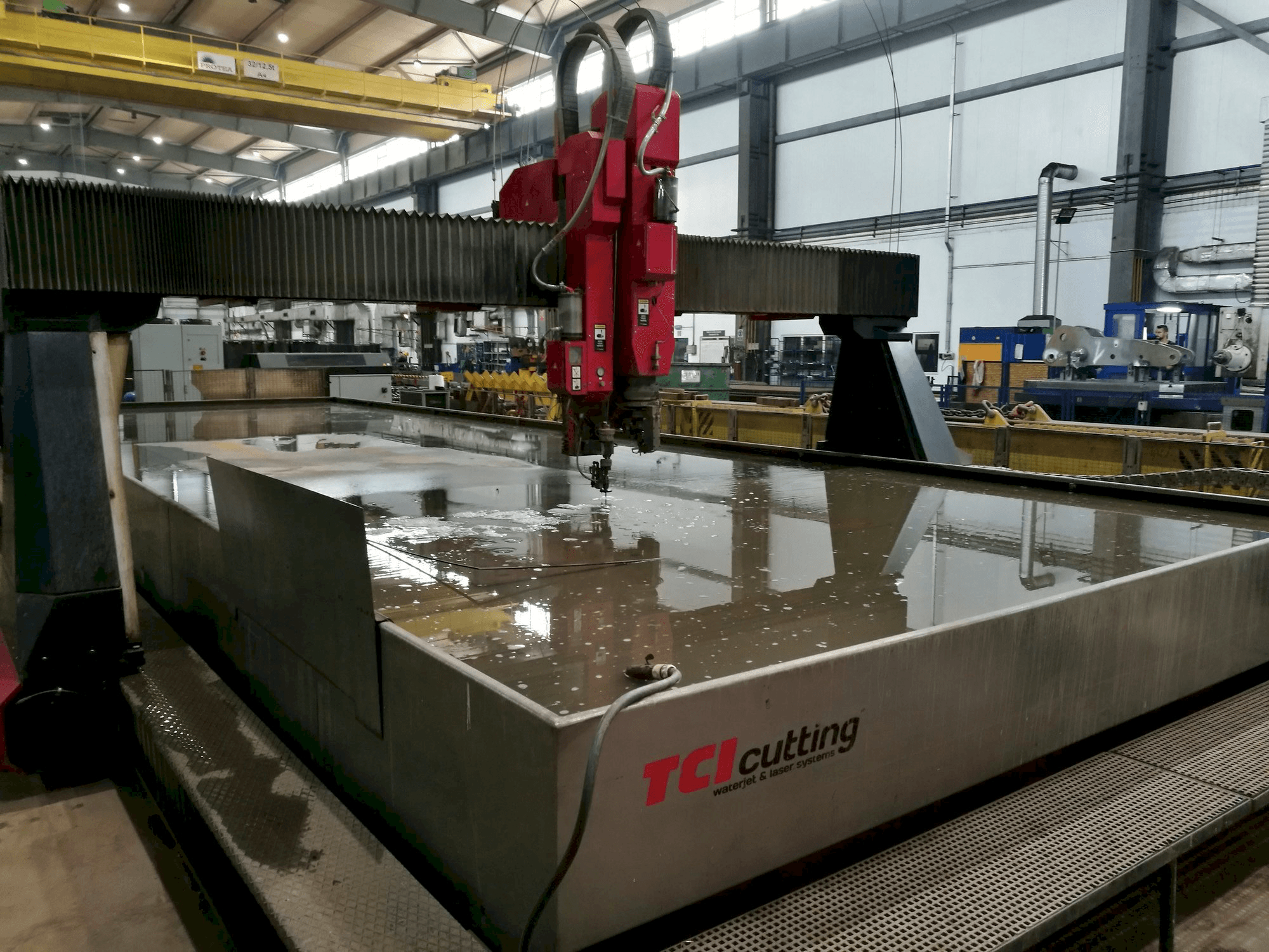 Mašīnas TCI BP-H 30120-1 pretskats