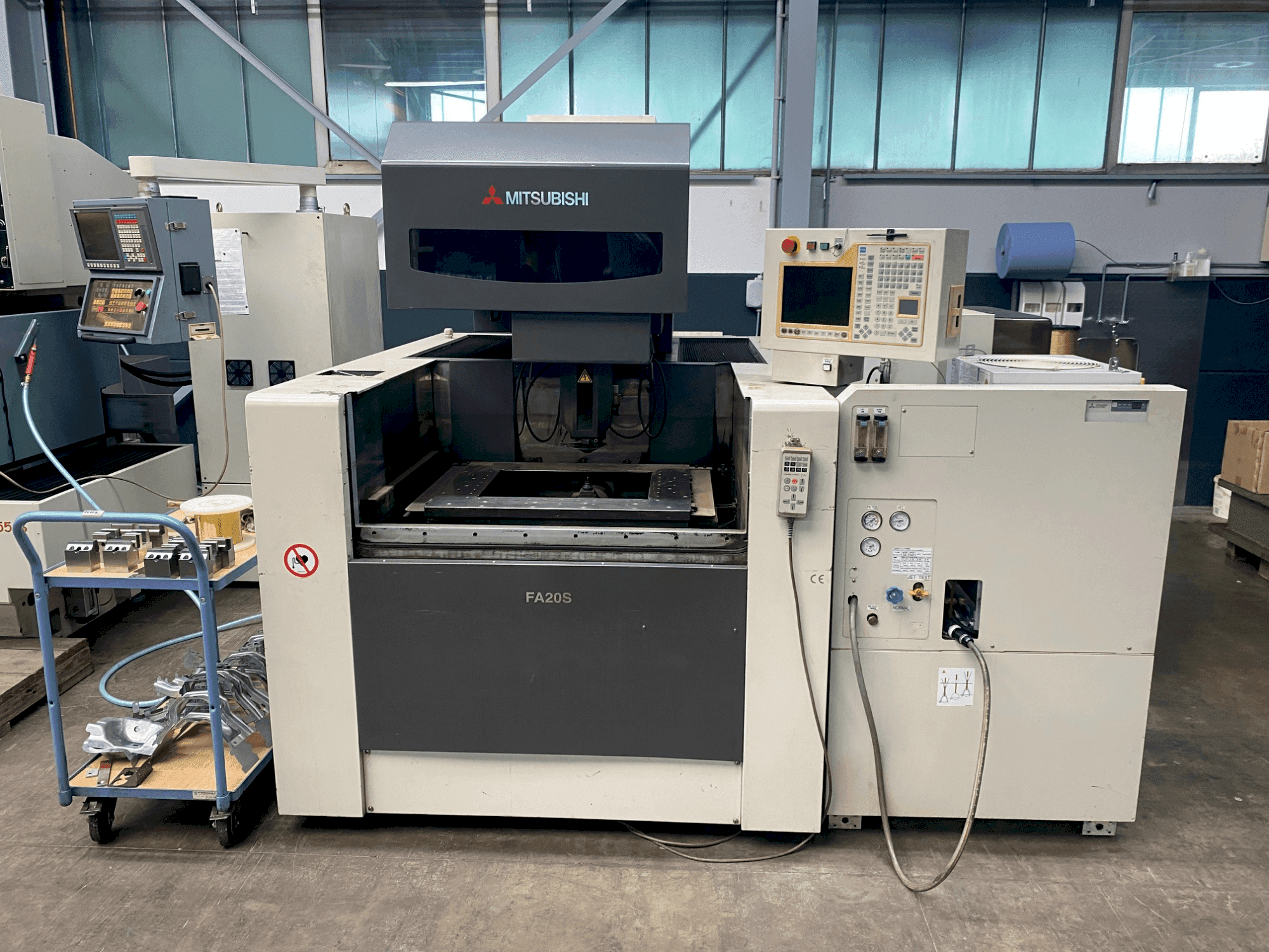 Mašīnas Mitsubishi FA 20 SM pretskats