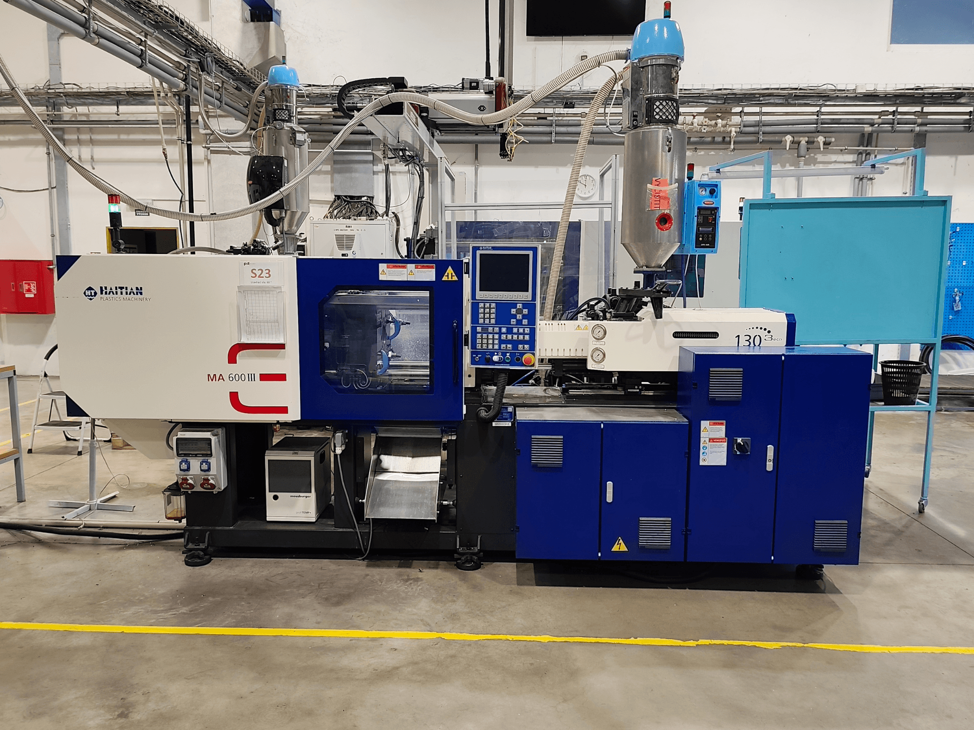 HAITIAN Mars III MA 600/130B eco elektriskā injekcijas liešanas mašīna, skats no priekšpuses, kurā redzams vadības panelis un injekcijas mehānisms.