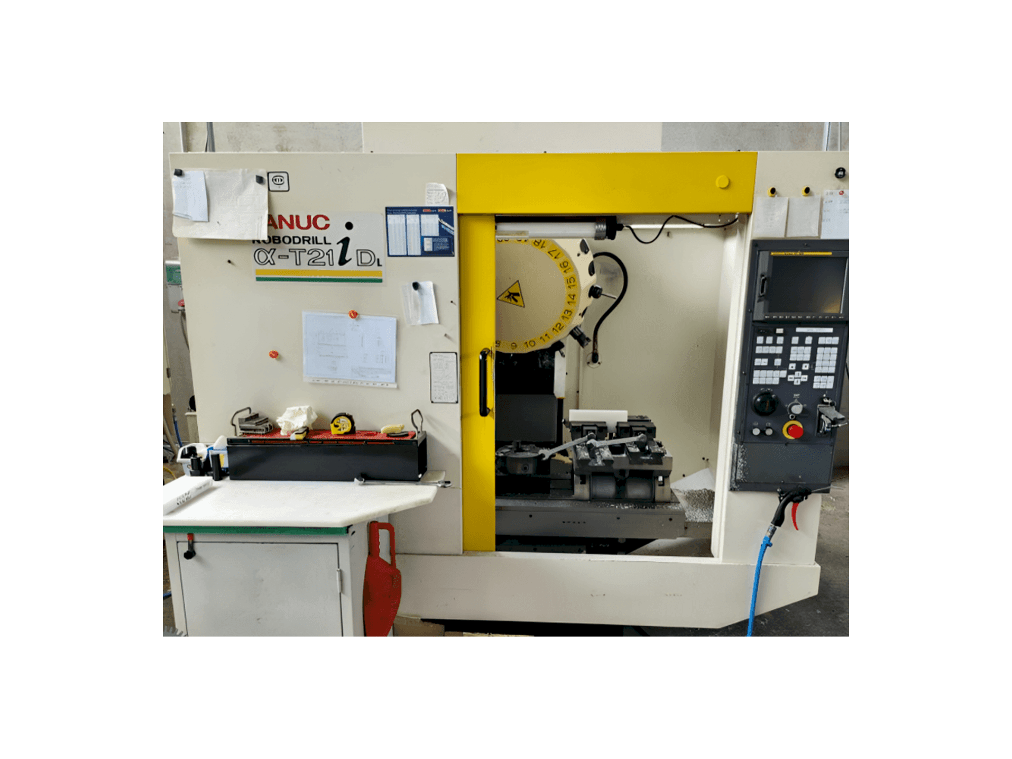 Mašīnas FANUC Robodrill Alpha T21iD pretskats
