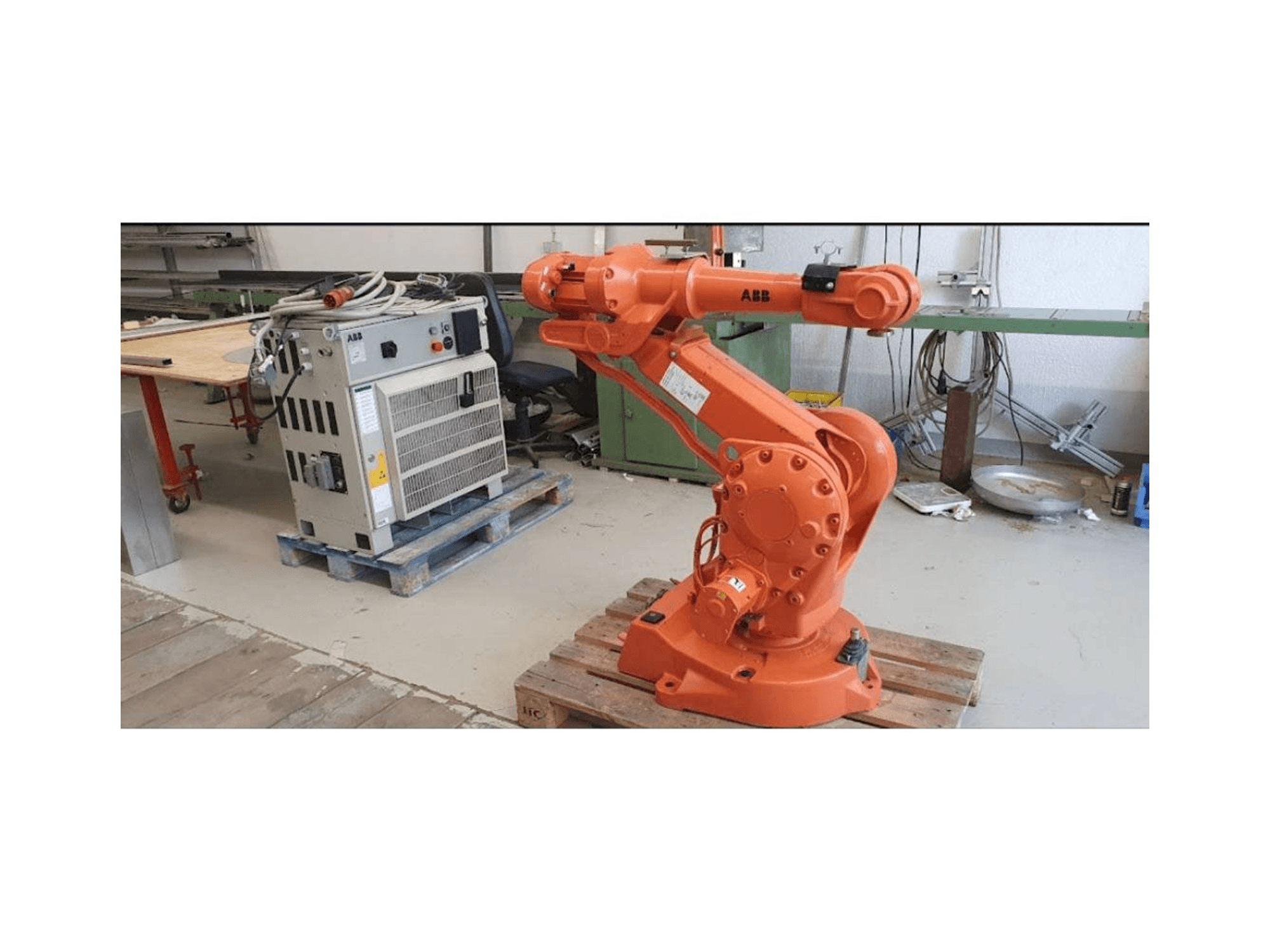 Mašīnas ABB IRB 2400 M2000 pretskats