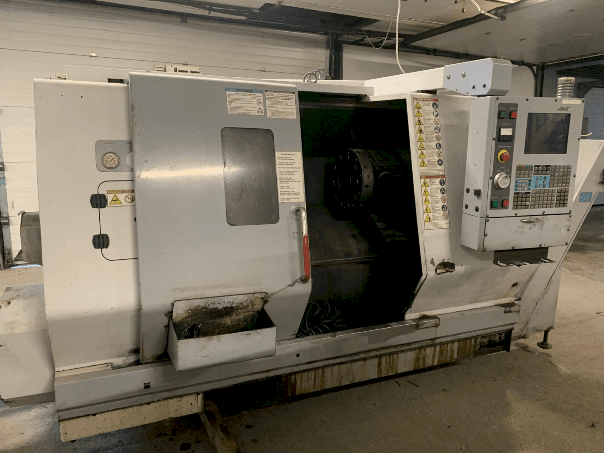 Mašīnas HAAS SL-20HE pretskats