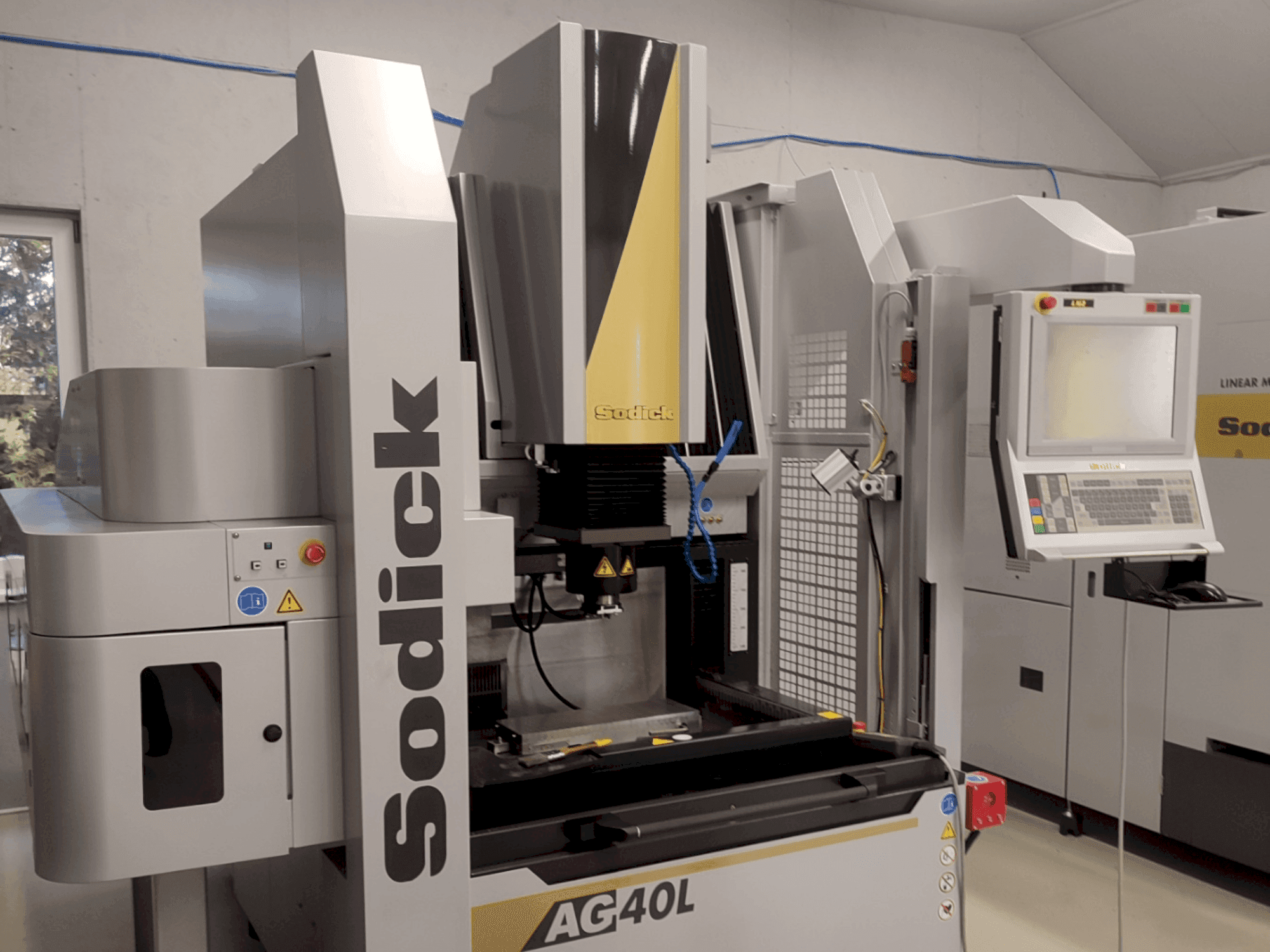 Mašīnas Sodick AG40L pretskats