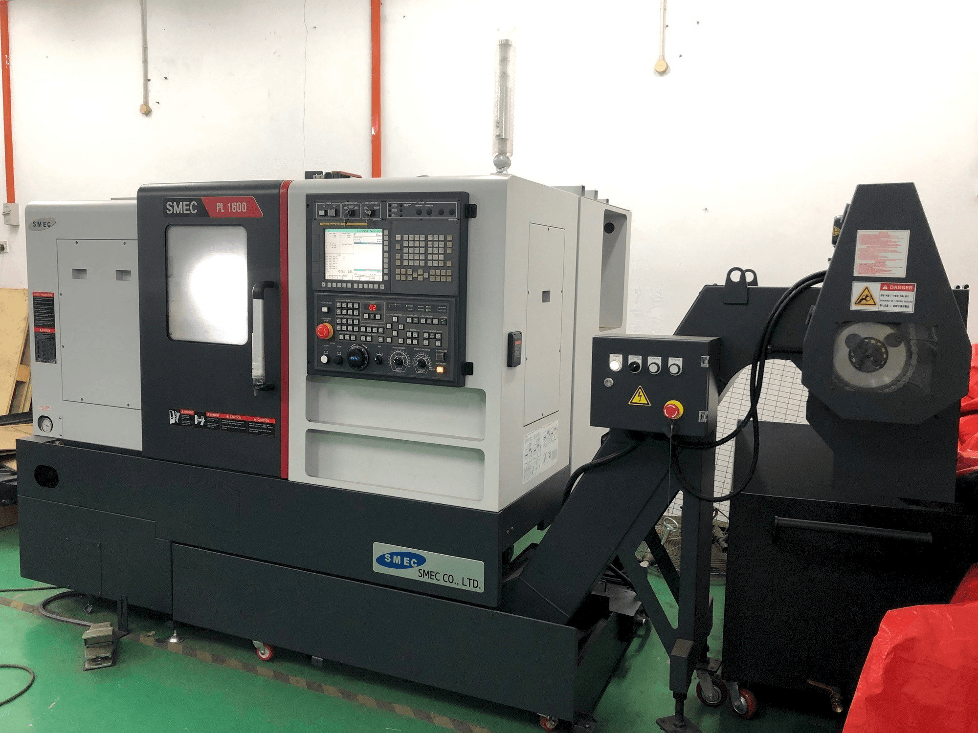 Mašīnas SMEC PL1600 pretskats
