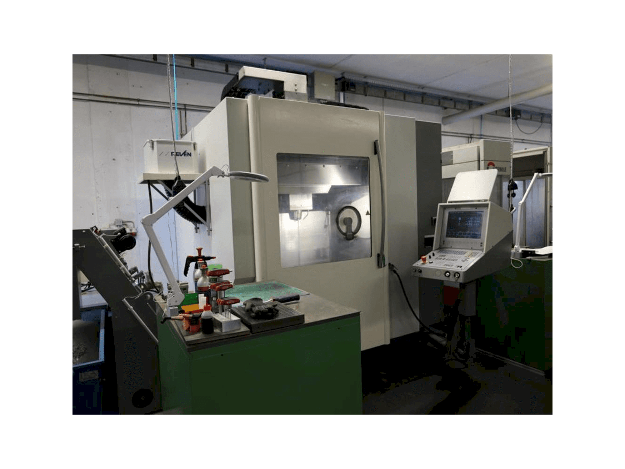 Mašīnas DMG DMC65V pretskats