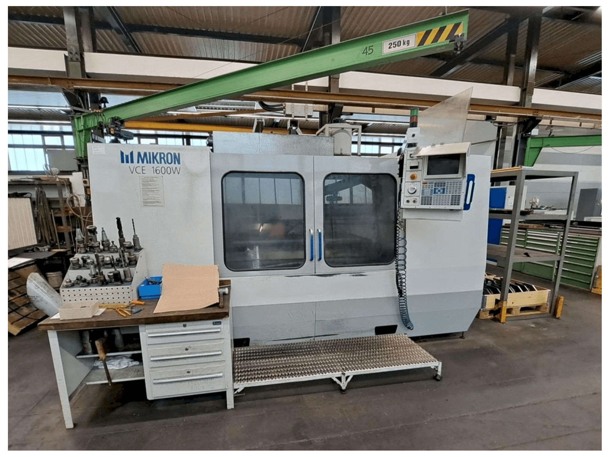 Mašīnas HAAS MIKRON VCE 1600W pretskats