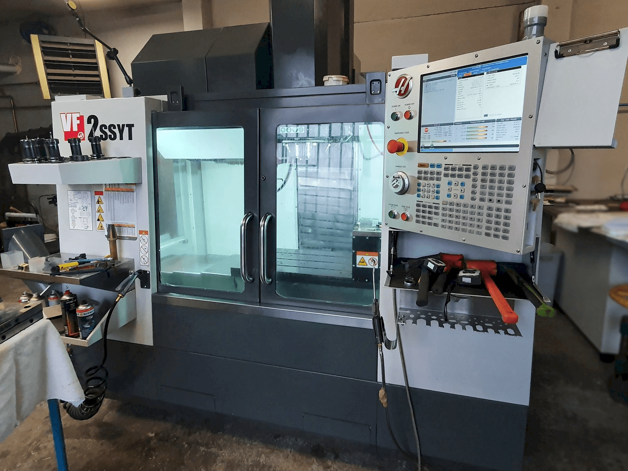 Mašīnas HAAS VF-2SSYT pretskats