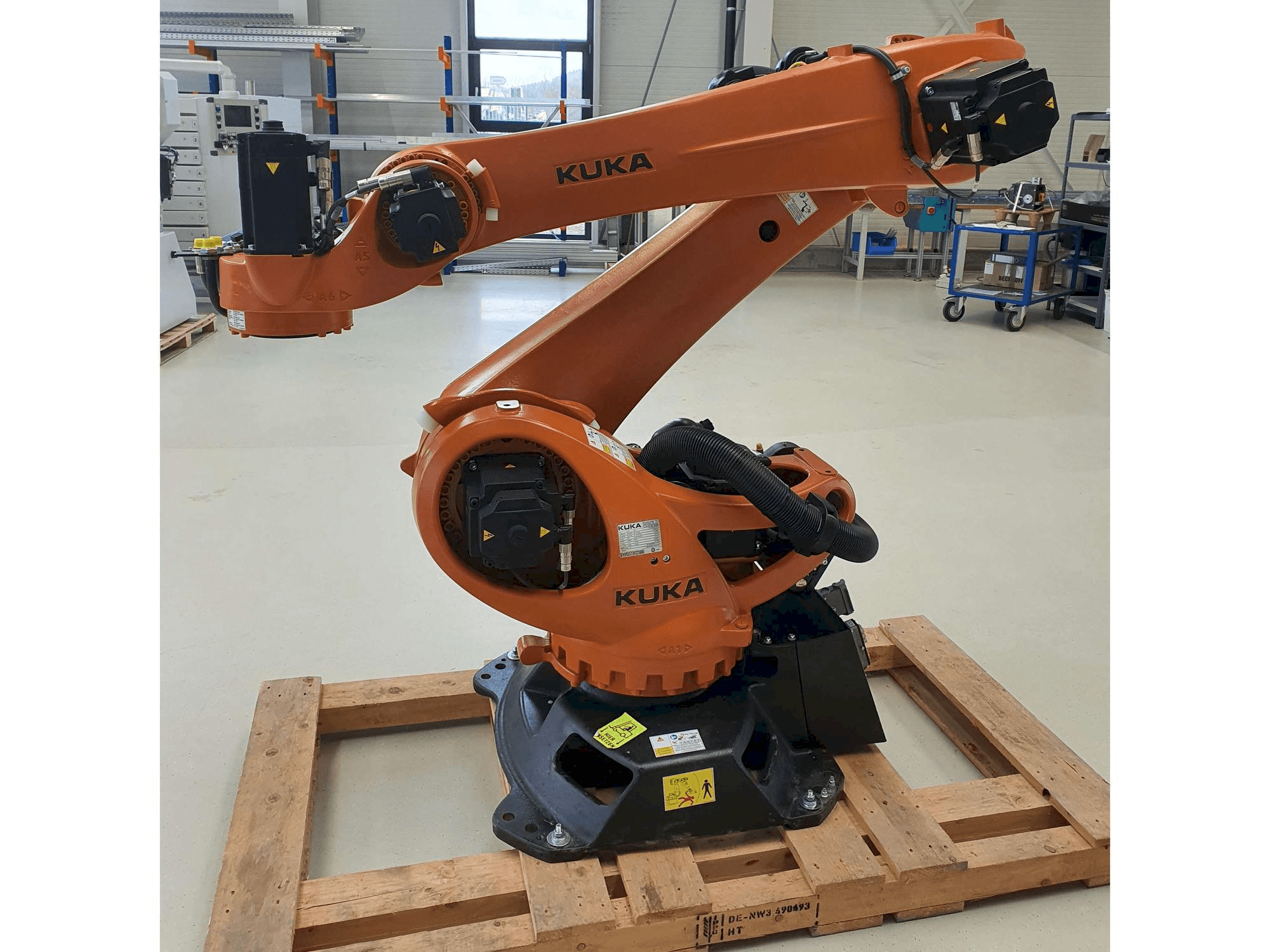 Mašīnas KUKA KR180 R3200PA pretskats
