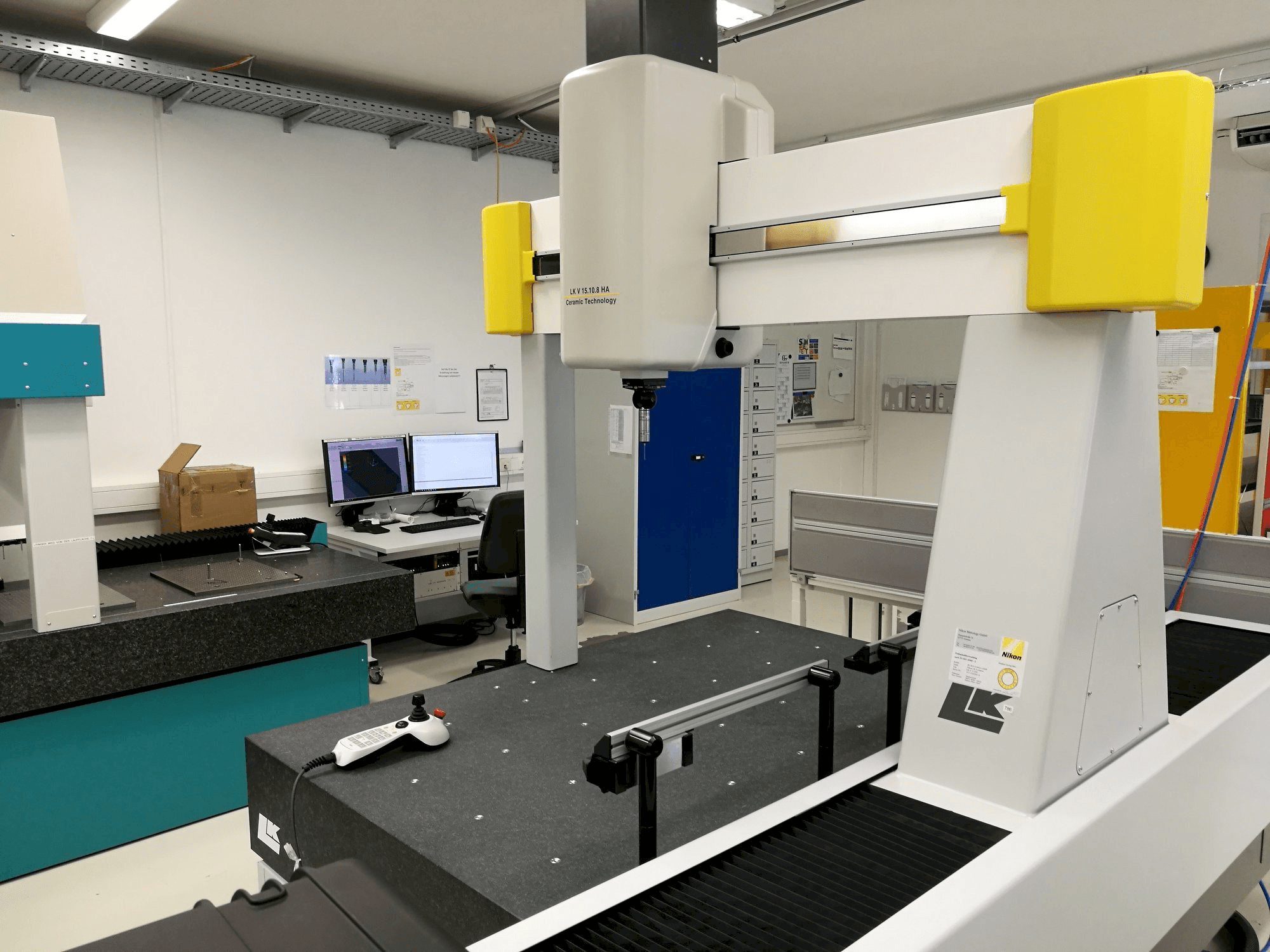 Mašīnas NIKON LKV 15.10.8 HA pretskats