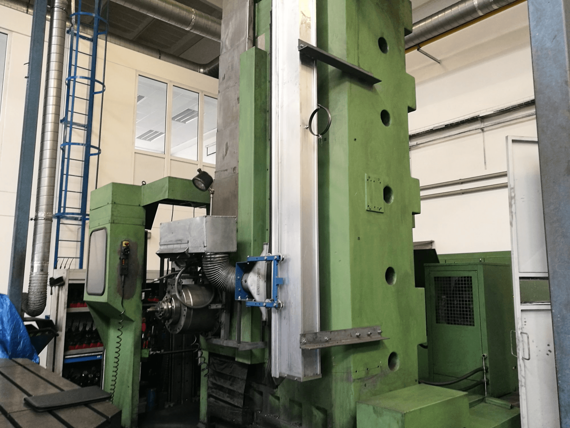 Mašīnas TOS WHN 130 pretskats