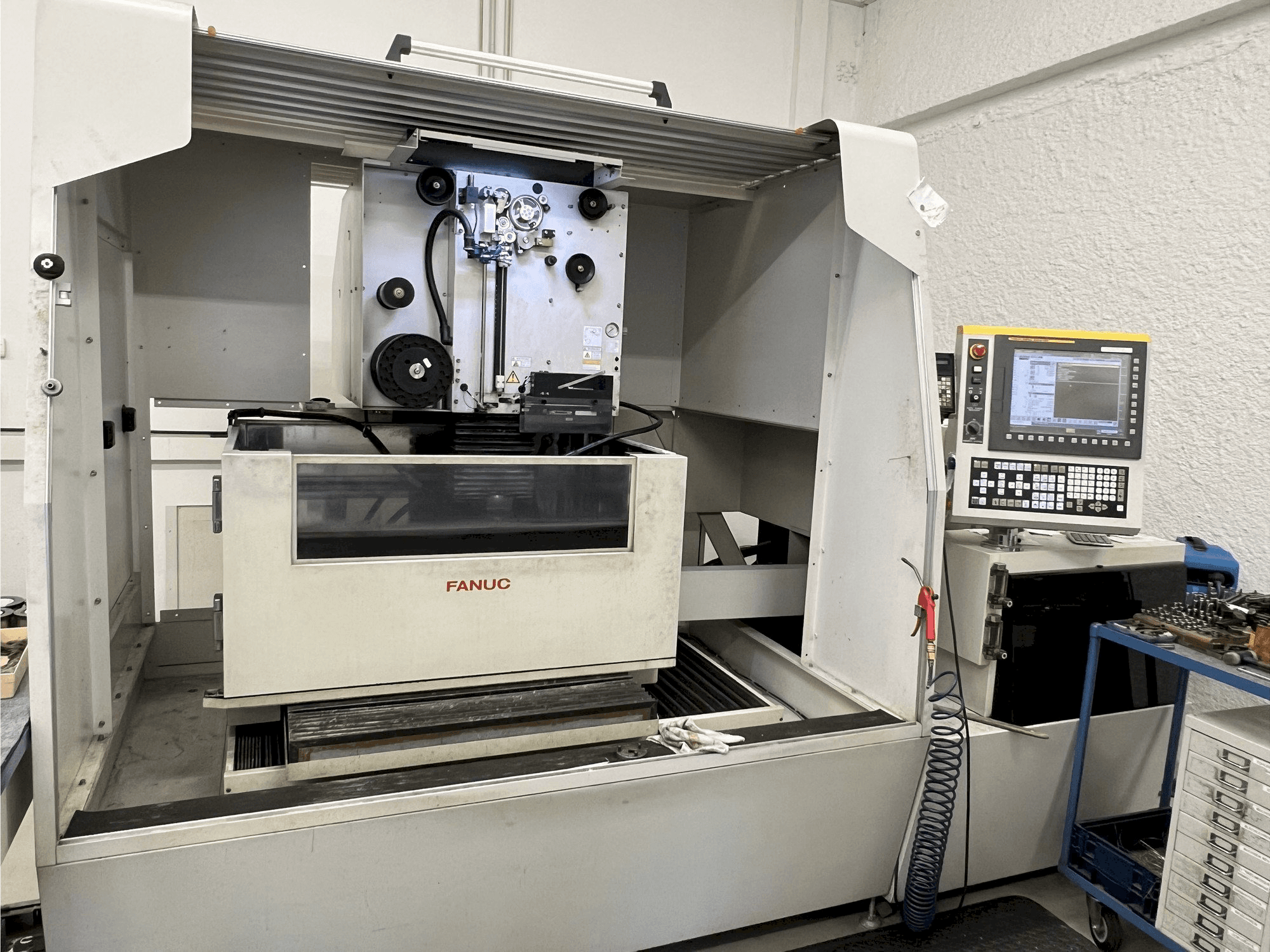 Mašīnas FANUC Robocut Alpha 1-iD pretskats