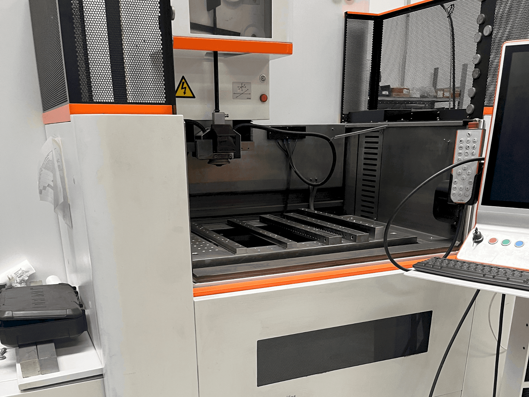 Mašīnas AgieCharmilles CUT E 600 pretskats