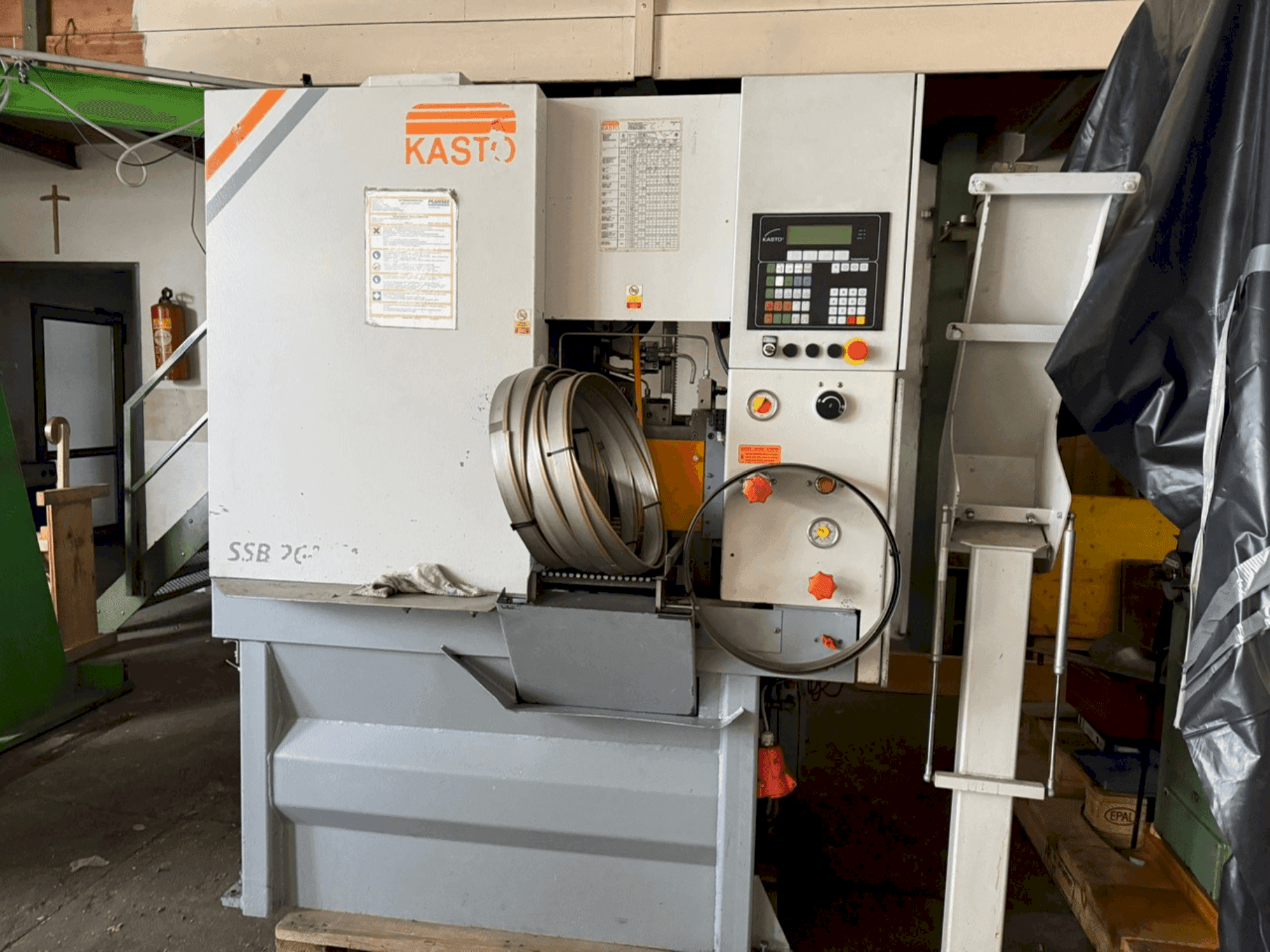 Mašīnas KASTO SSB 260 VA-CC-CNC pretskats