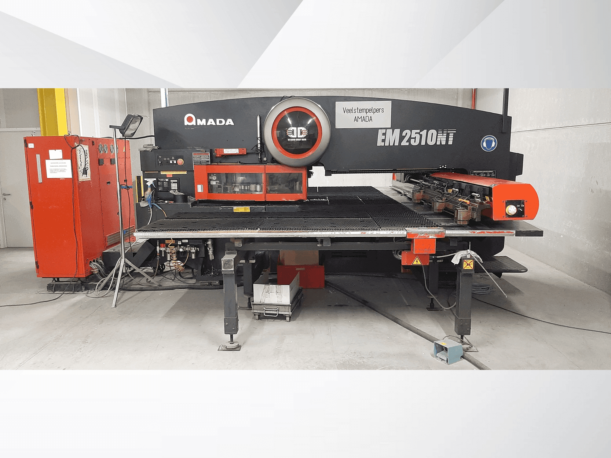 Mašīnas AMADA EM2510NT pretskats