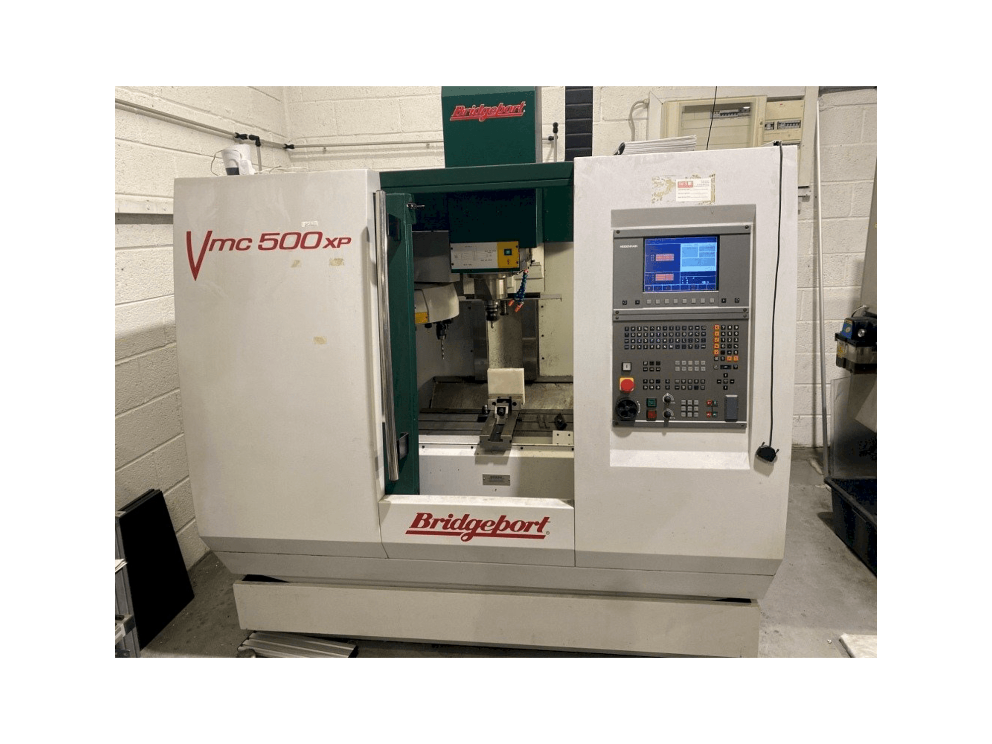 Mašīnas Bridgeport VMC 500 pretskats