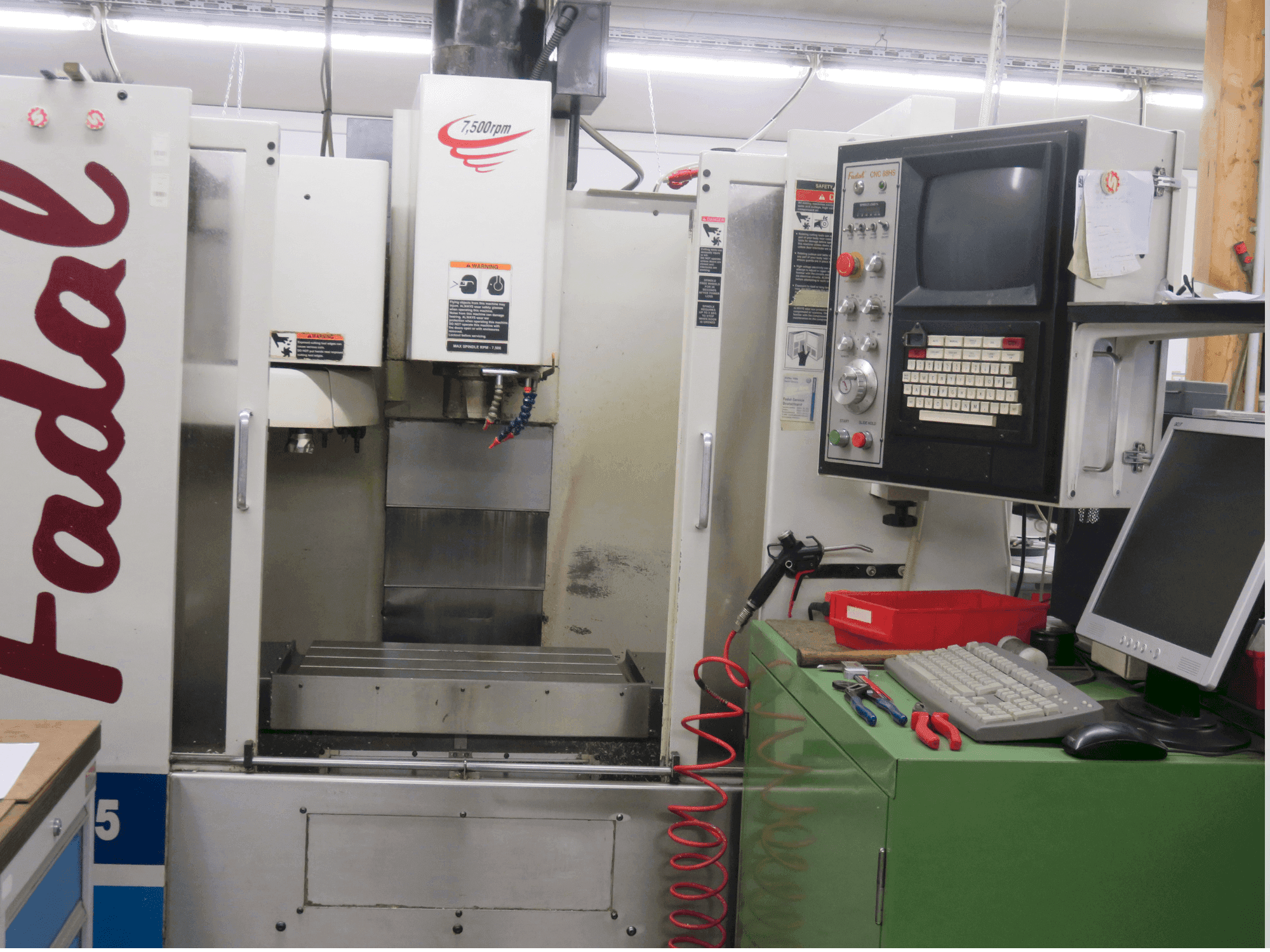 Mašīnas FADAL VMC 15 pretskats