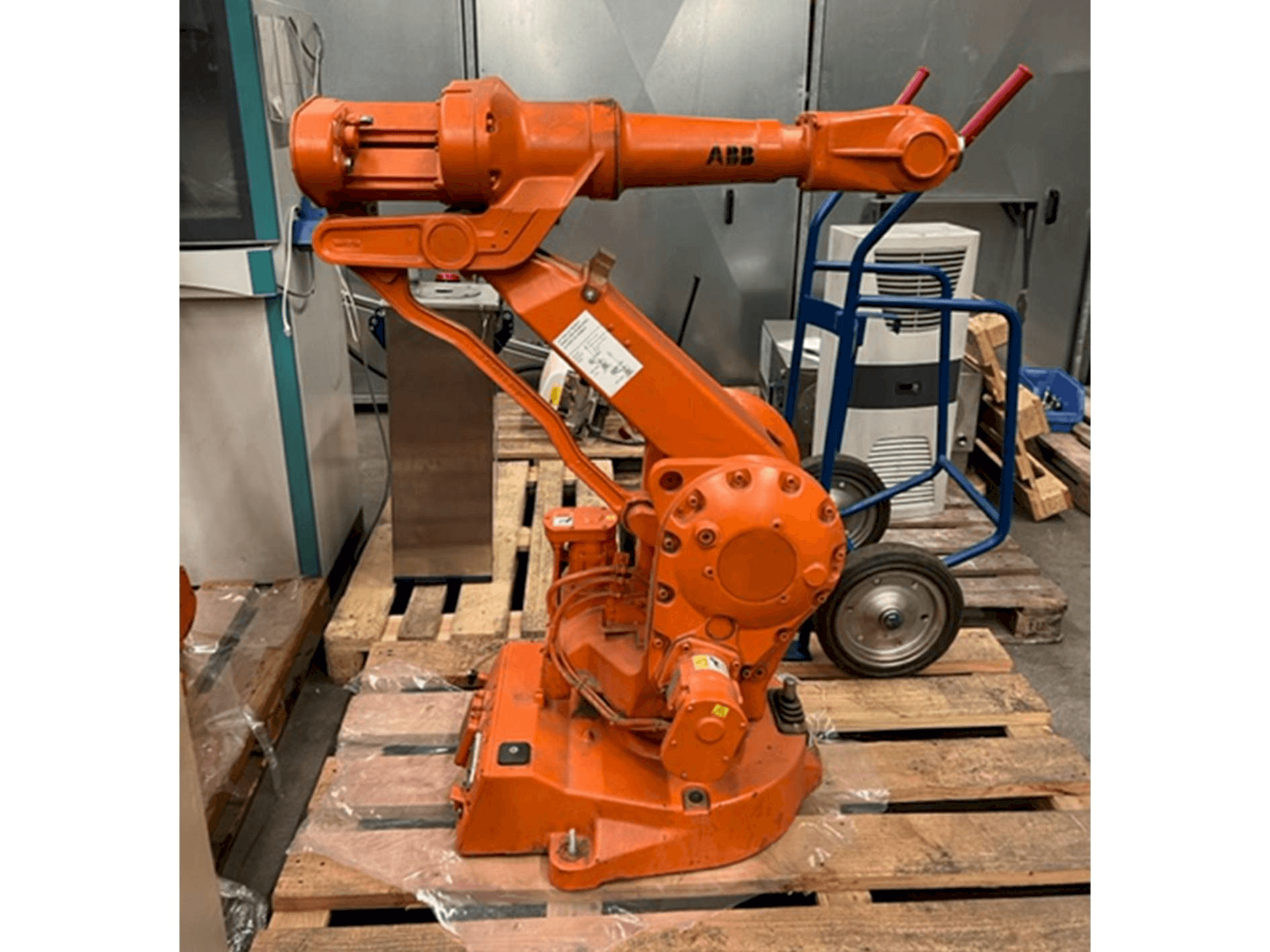 Mašīnas ABB IRB 2400/16 M2000 pretskats