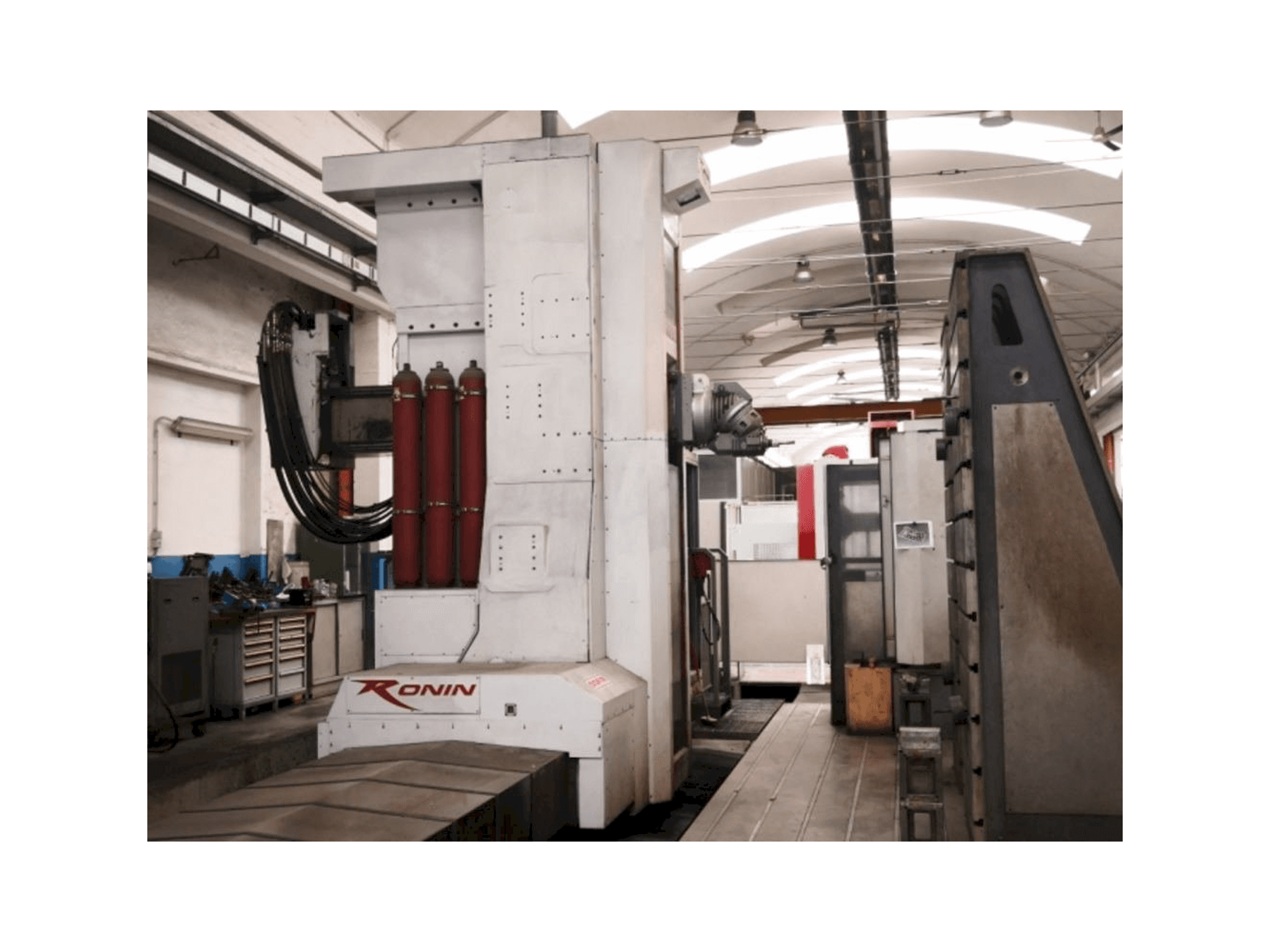 Mašīnas FPT Ronin pretskats