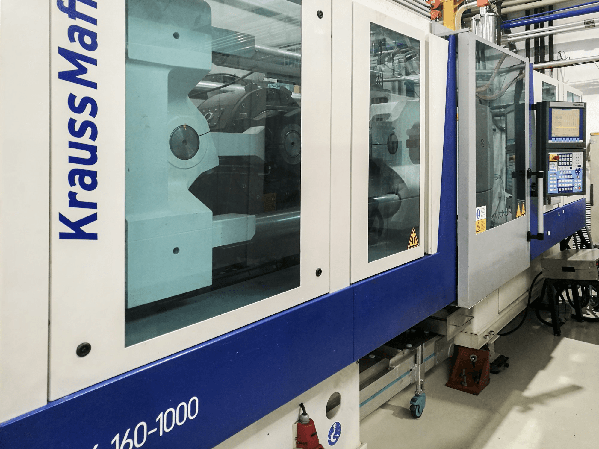 Mašīnas Krauss Maffei 160-1000 EX skats no kreisās puses