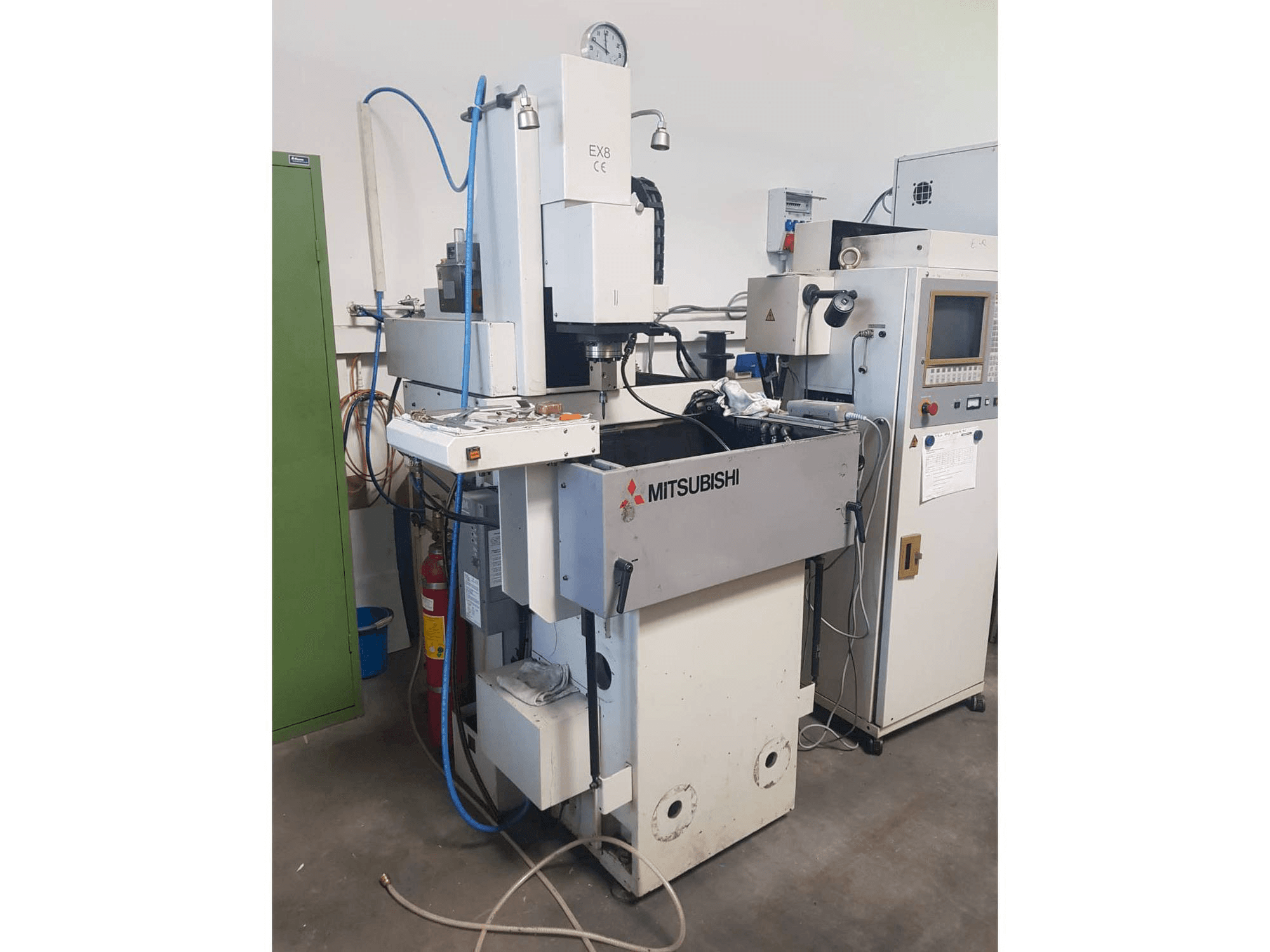 Mašīnas Mitsubishi EX 8 pretskats