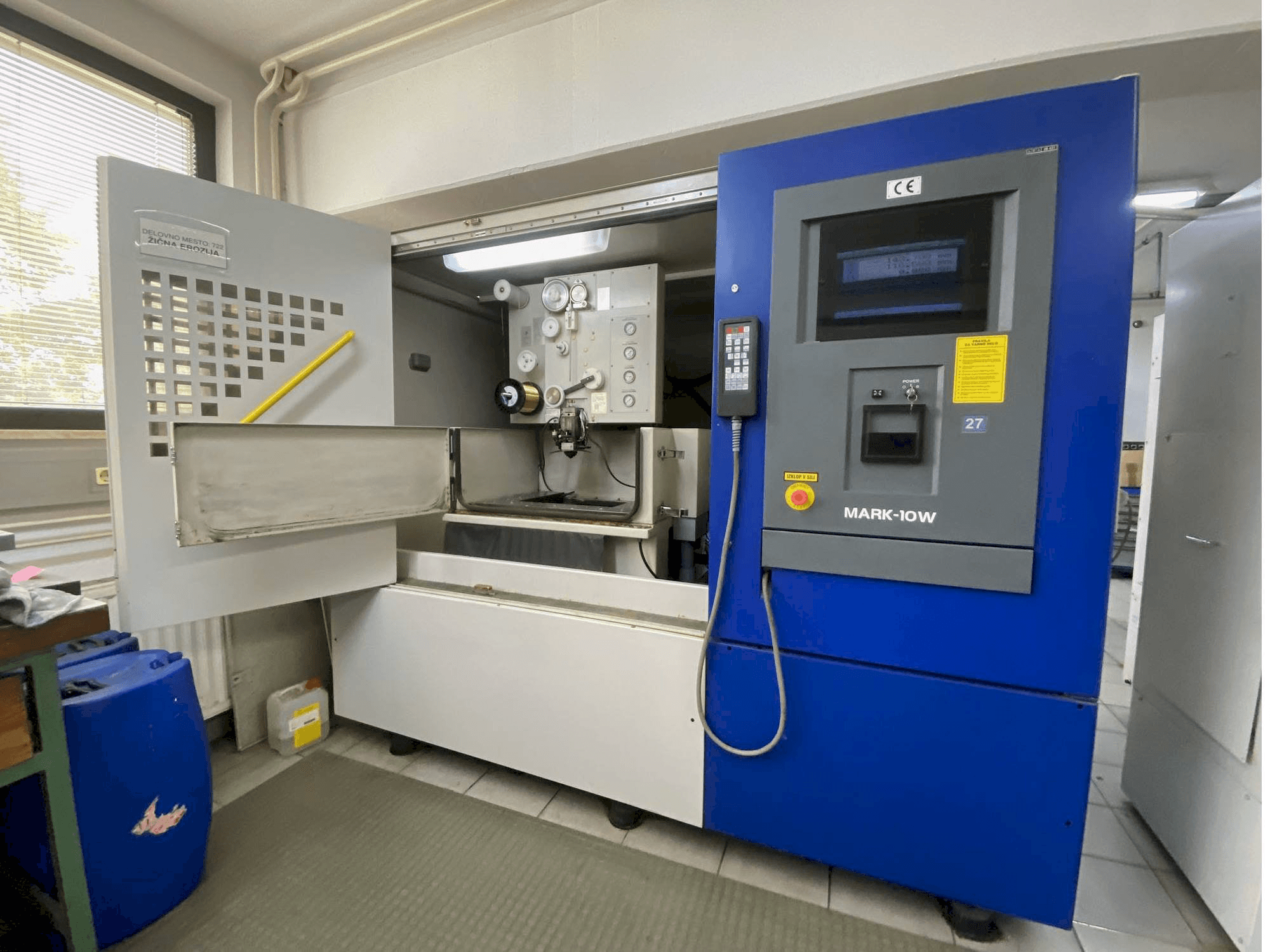 Mašīnas Hitachi 254Y pretskats