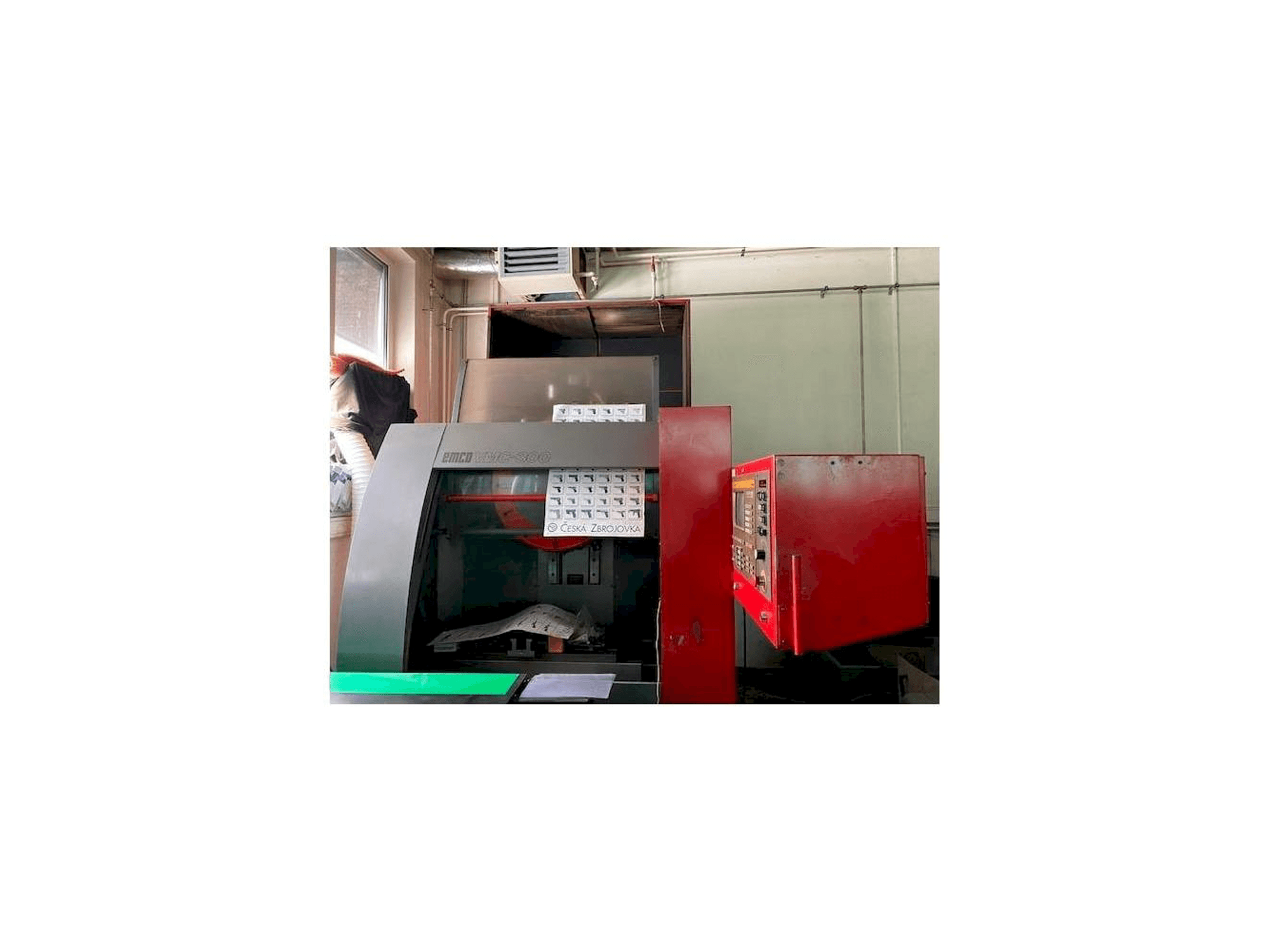 Mašīnas EMCO VMC 300 pretskats