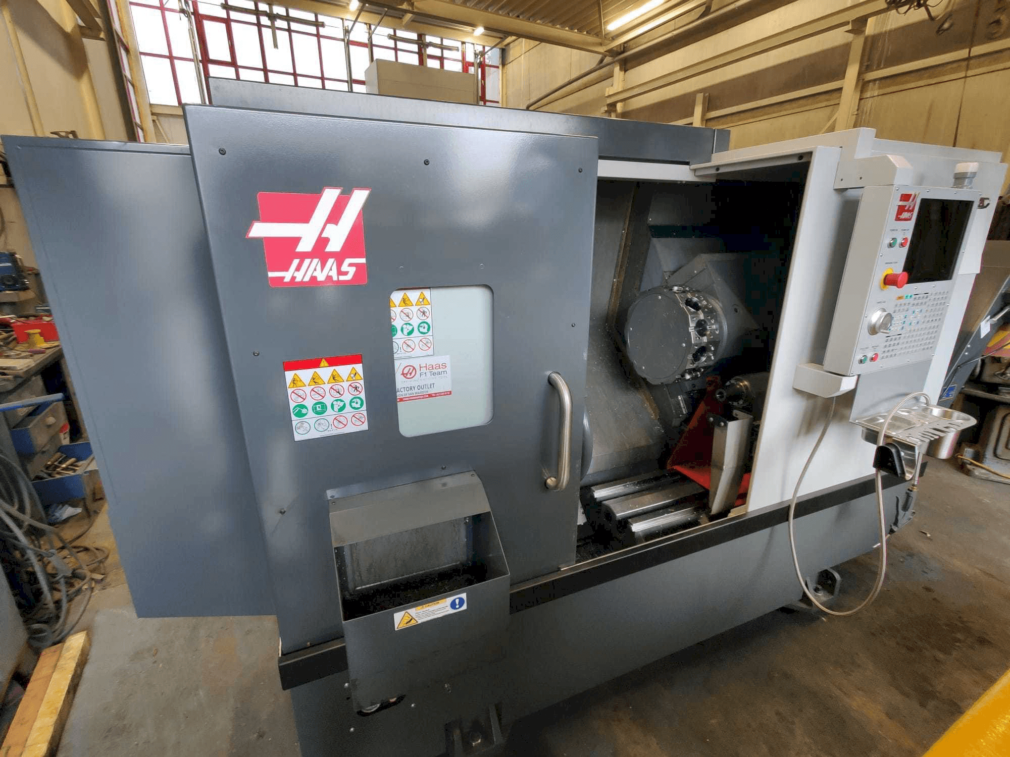 Mašīnas HAAS ST-20Y skats no kreisās puses