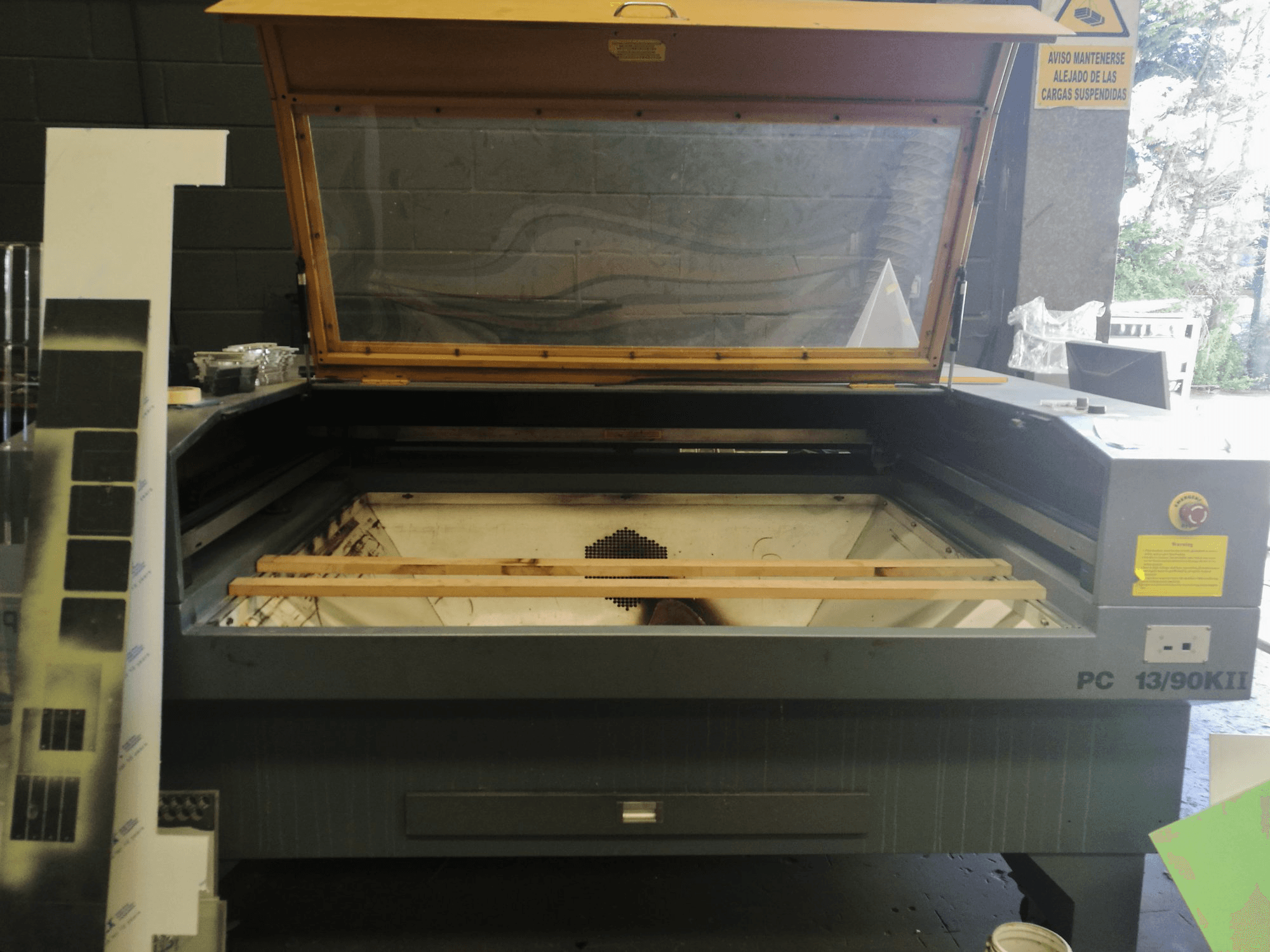 Mašīnas PC 13/90KII pretskats